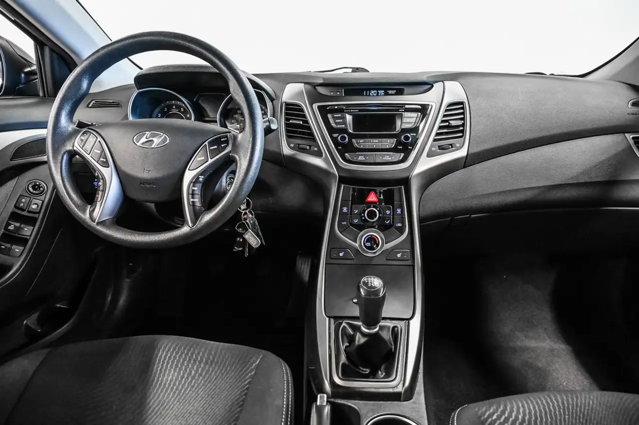 Hyundai ELANTRA снимка Hyundai ELANTRA