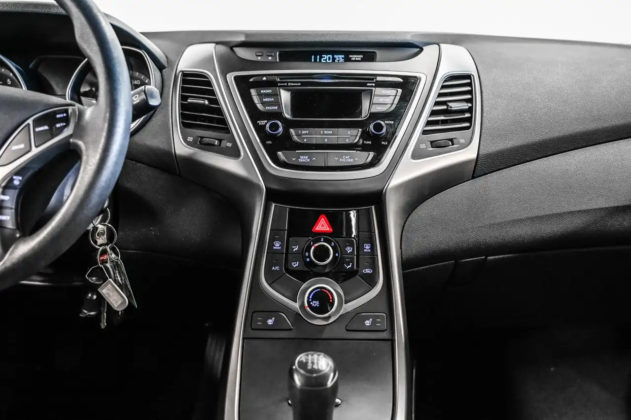 Hyundai ELANTRA снимка Hyundai ELANTRA