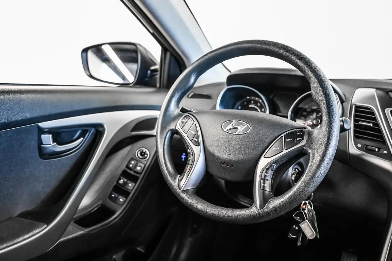 Hyundai ELANTRA снимка Hyundai ELANTRA