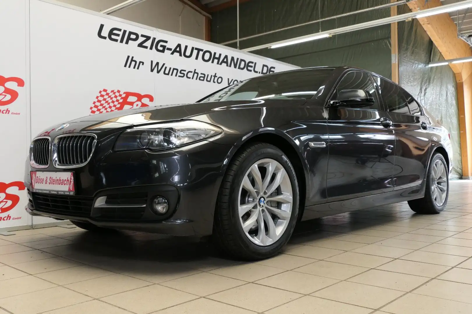 BMW 530 d xDrive Lim.*AUT*NAV*LEDER*XEN* Grau - 1