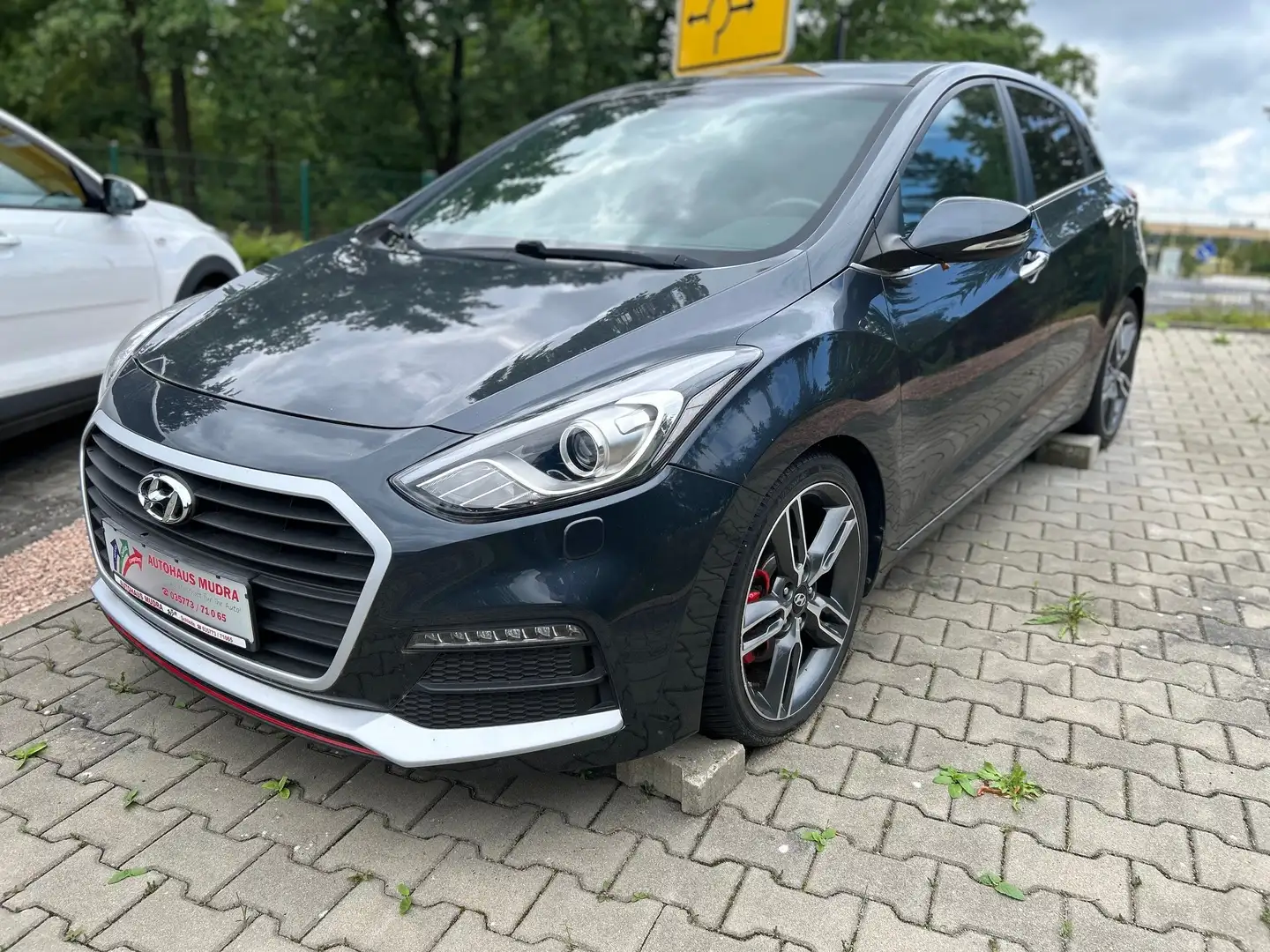 Hyundai i30 1.6 T GDI Turbo Schwarz - 2