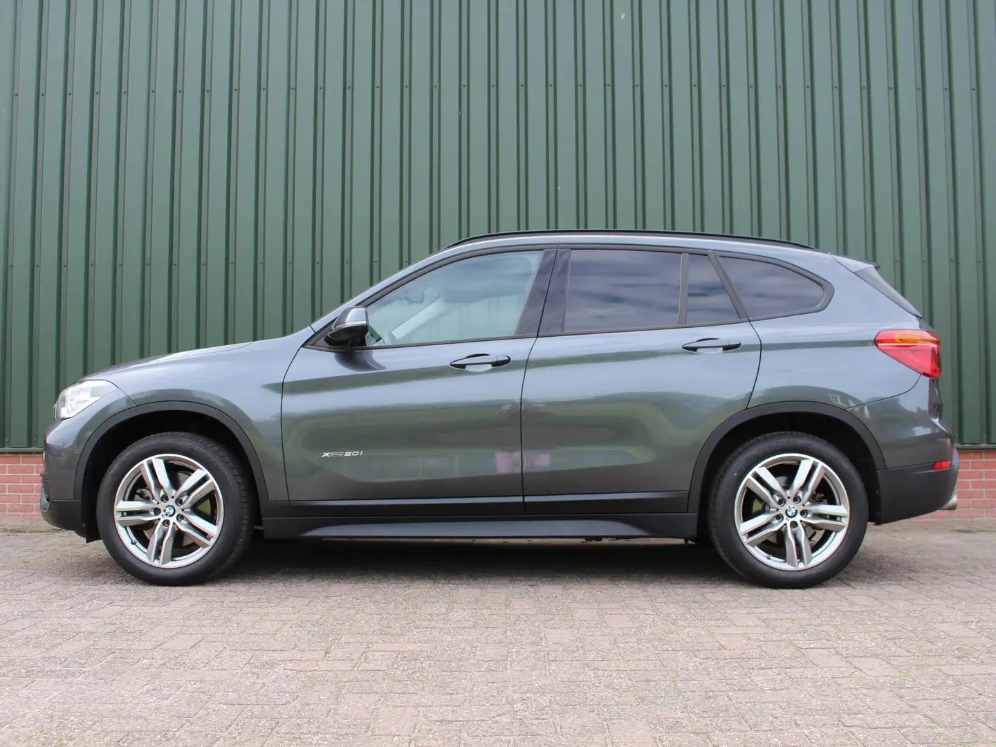 BMW X1 XDrive20i High Executive leder camera head up Grijs - 2