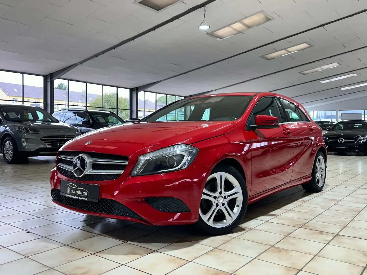 Mercedes-Benz A 180 BlueEfficiency*BI-XENON*KLIMA*SHZ*MFL*PDC* Rouge - 1