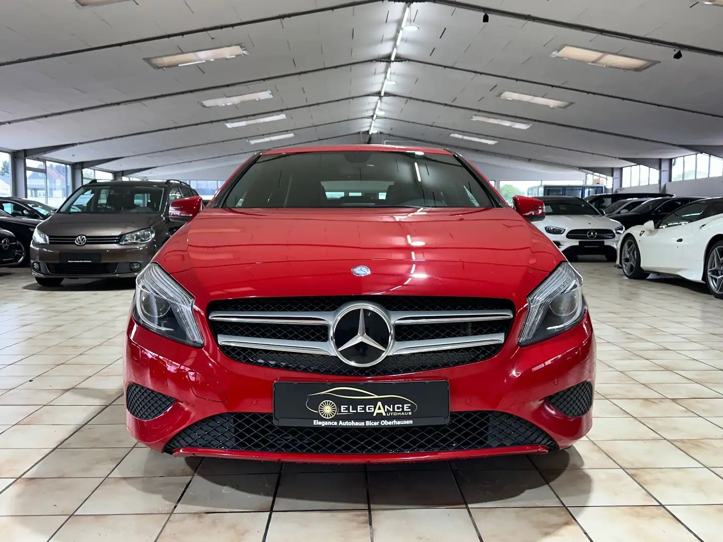 Mercedes-Benz A 180 BlueEfficiency*BI-XENON*KLIMA*SHZ*MFL*PDC* Rouge - 2