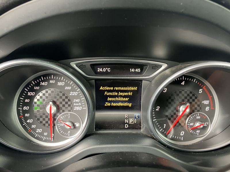 Mercedes-Benz A 200 d ///AMG PANO-XENON-LED — photo 11