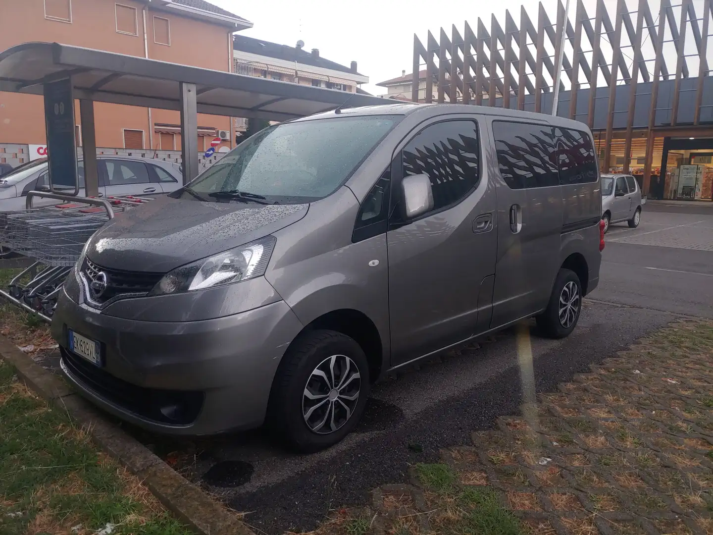Nissan Evalia 1.6 benzina, 7 posti, Euro 5, OK NEOPATENTATI Grigio - 2