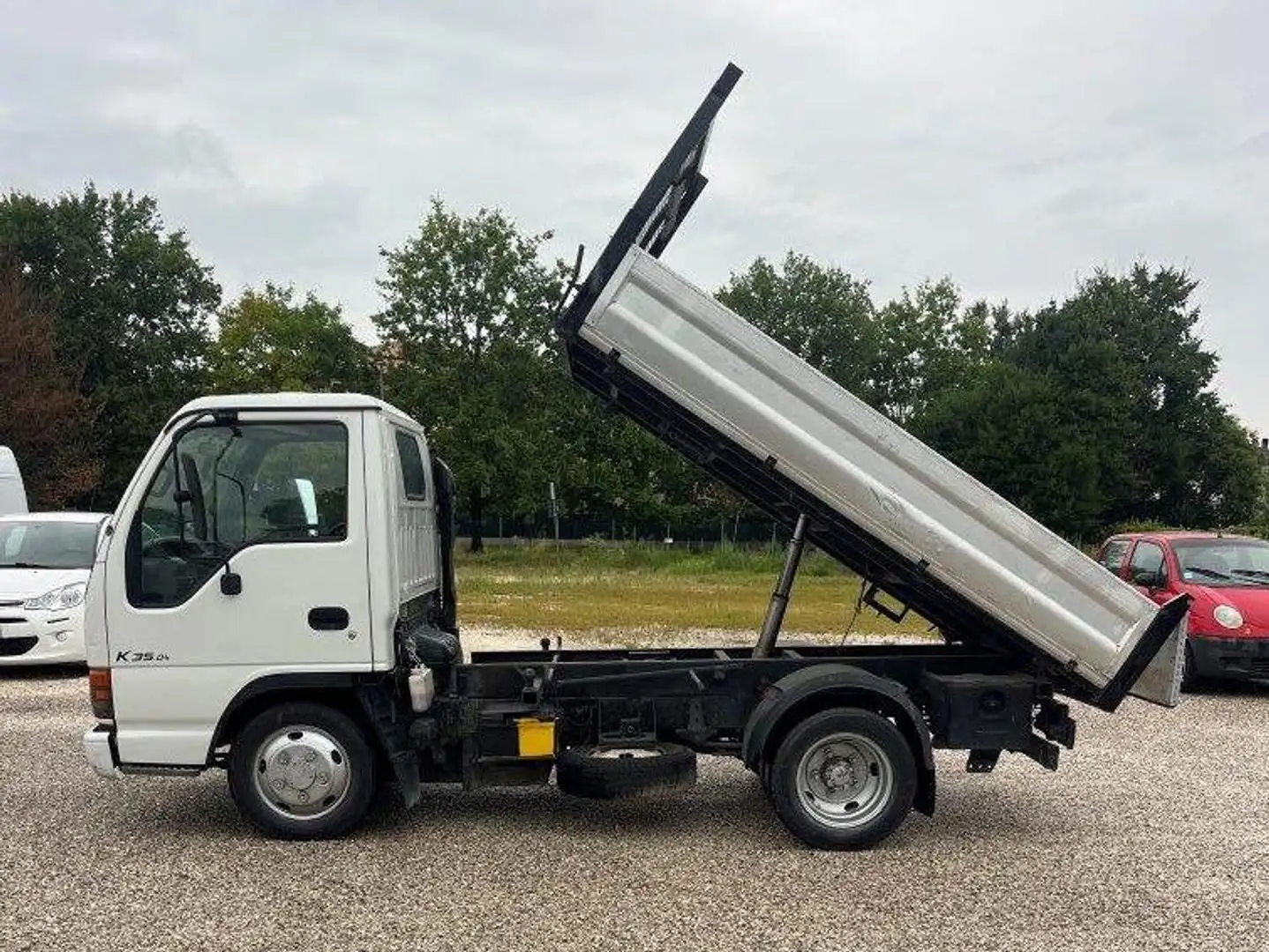 Isuzu NKR35 Cassone Ribaltabile Trilaterale Weiß - 2