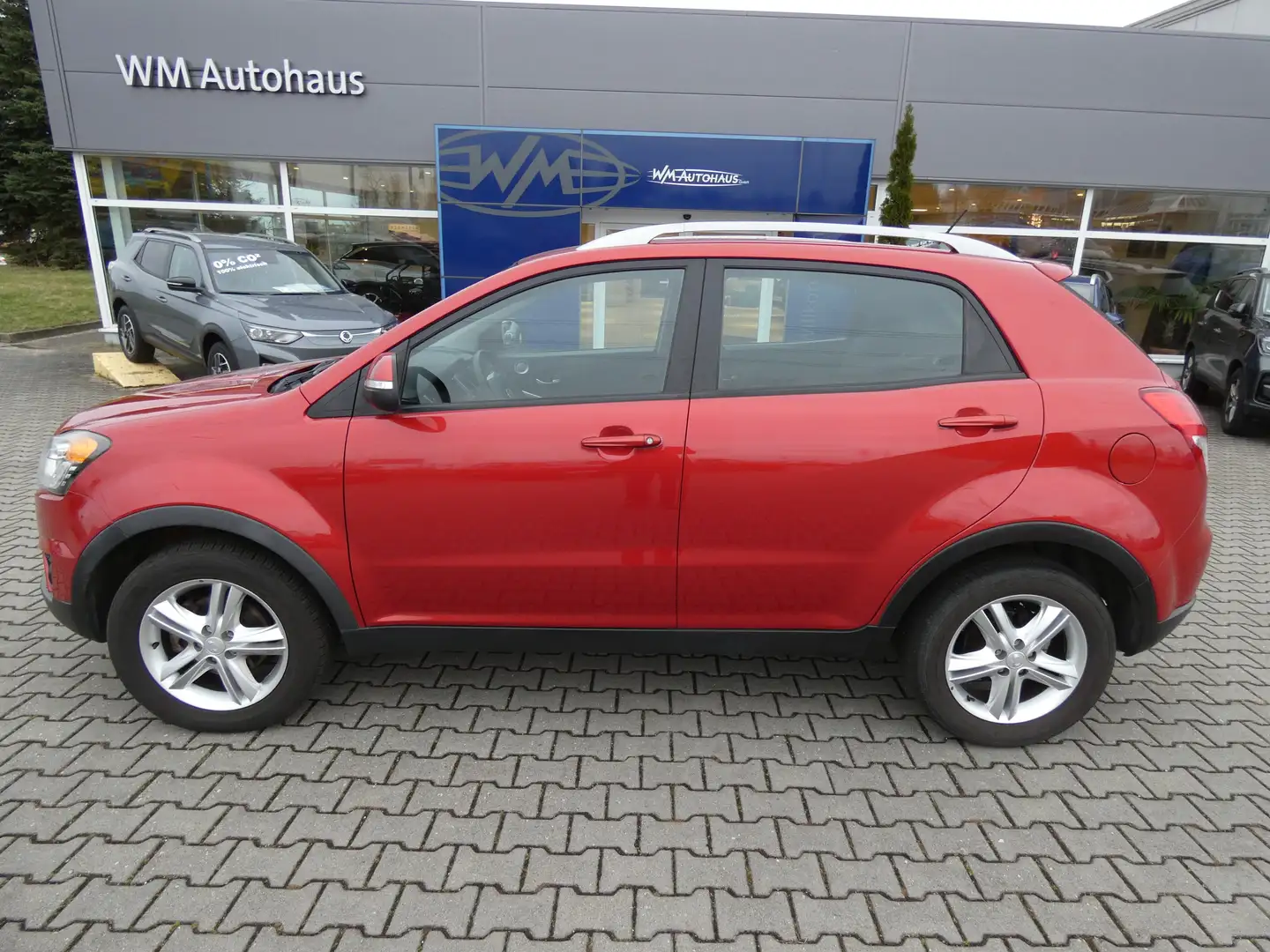 SsangYong Korando 2.0 e-XDi DPF 2WD Automatik Quartz Sitzheizung TOP Rojo - 1