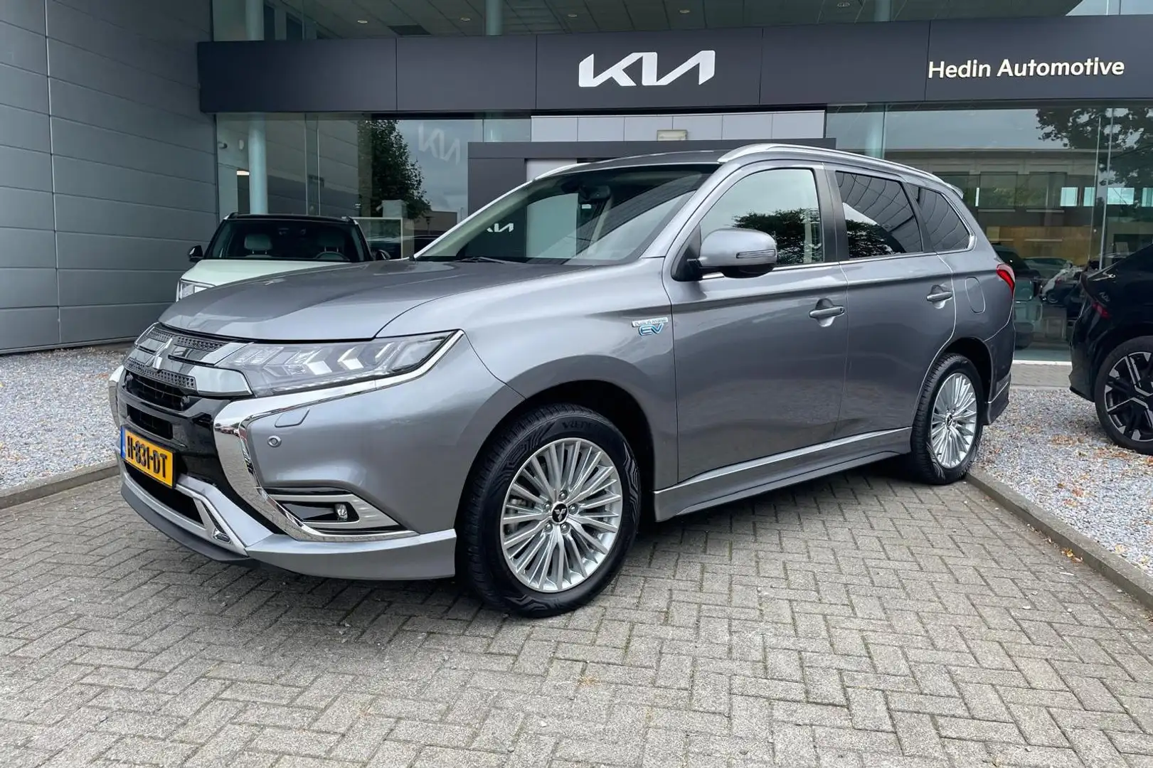 Mitsubishi Outlander 2.4 PHEV Intense S Trekhaak | 1.500 Trekgewicht | Gris - 2