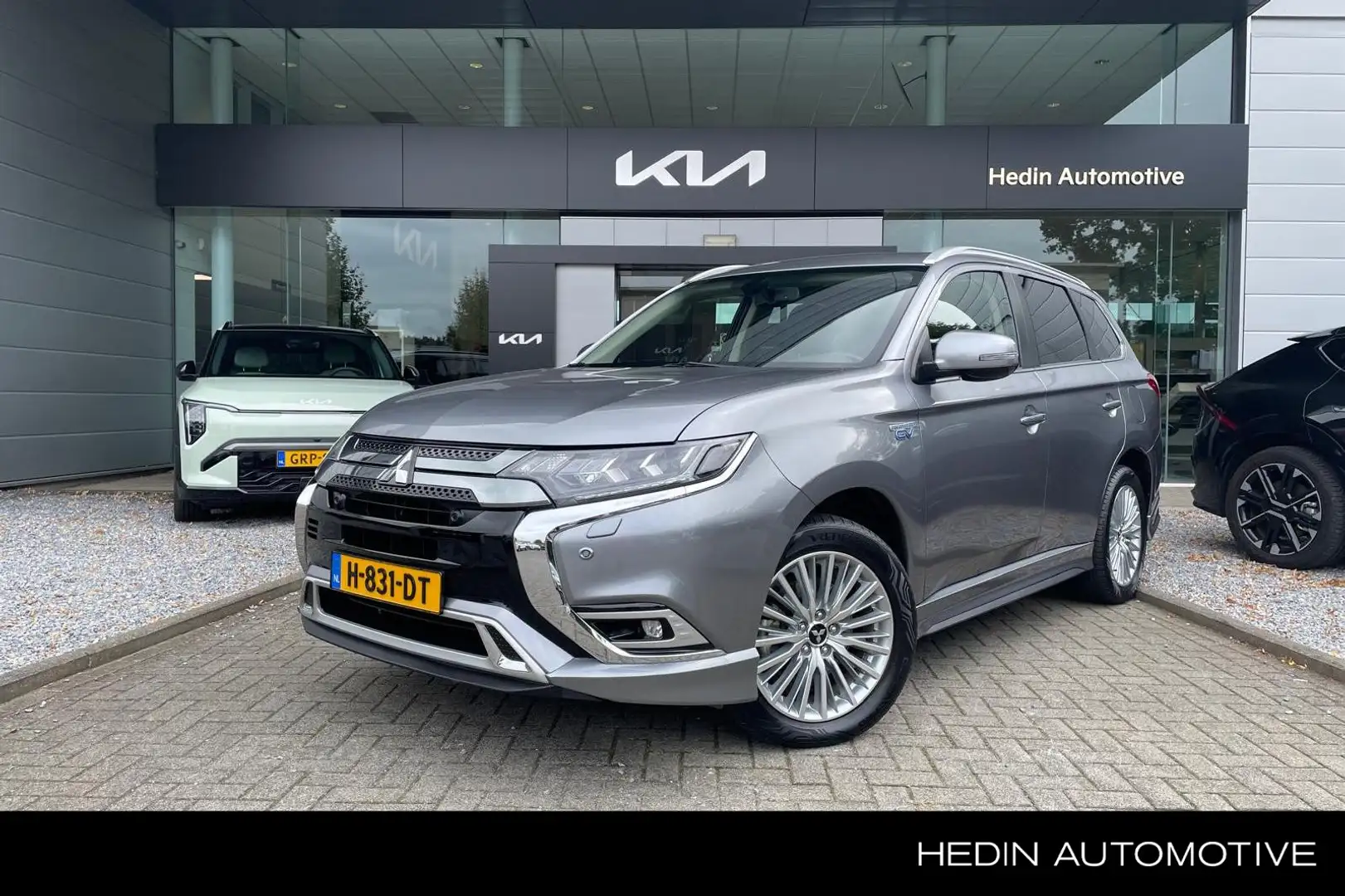 Mitsubishi Outlander 2.4 PHEV Intense S Trekhaak | 1.500 Trekgewicht | Gris - 1