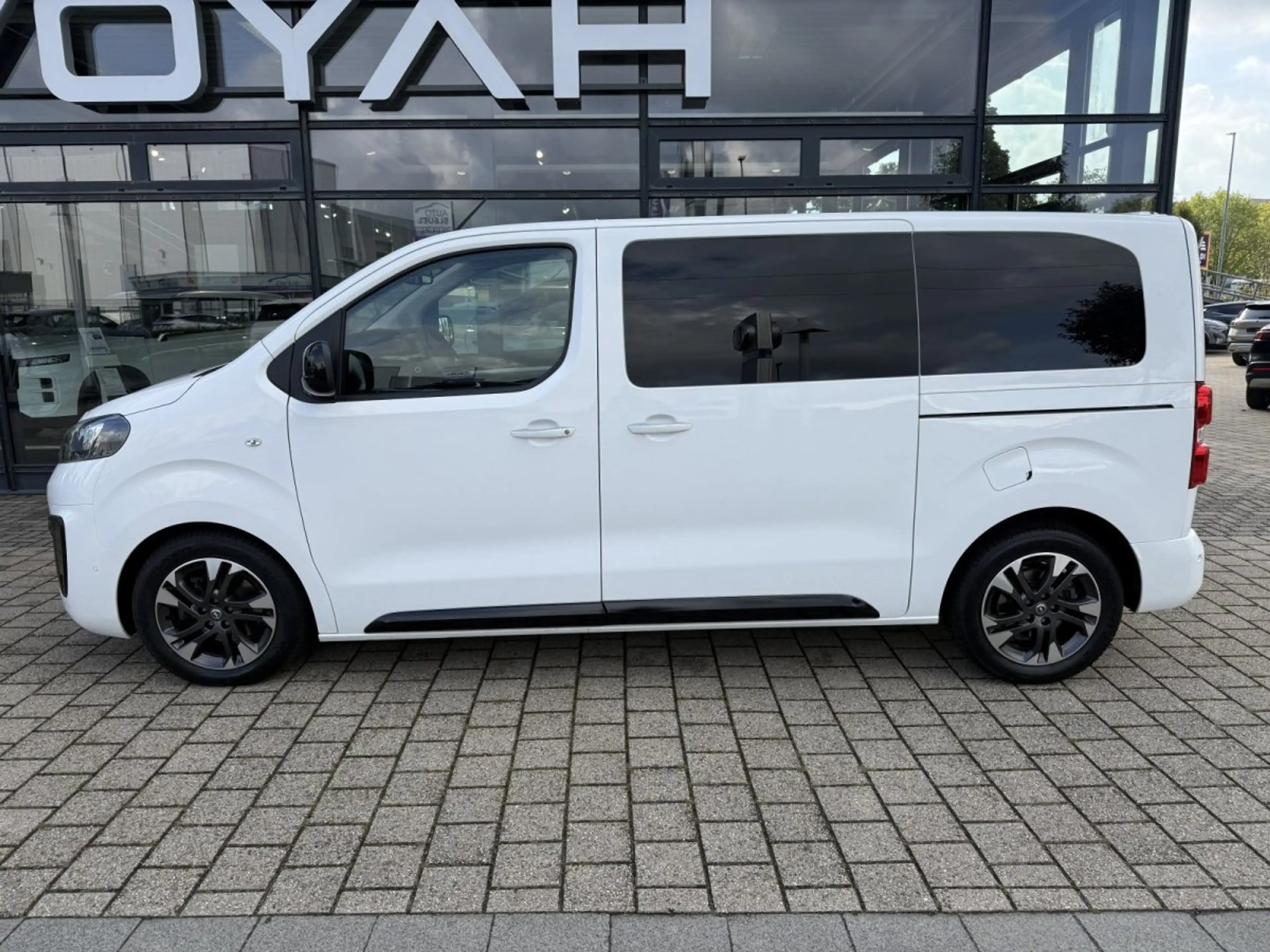 Opel Zafira Life 2,0d AT Elegance M*AHK*Leder*el.Türen*7-Siter*Sich — photo 2
