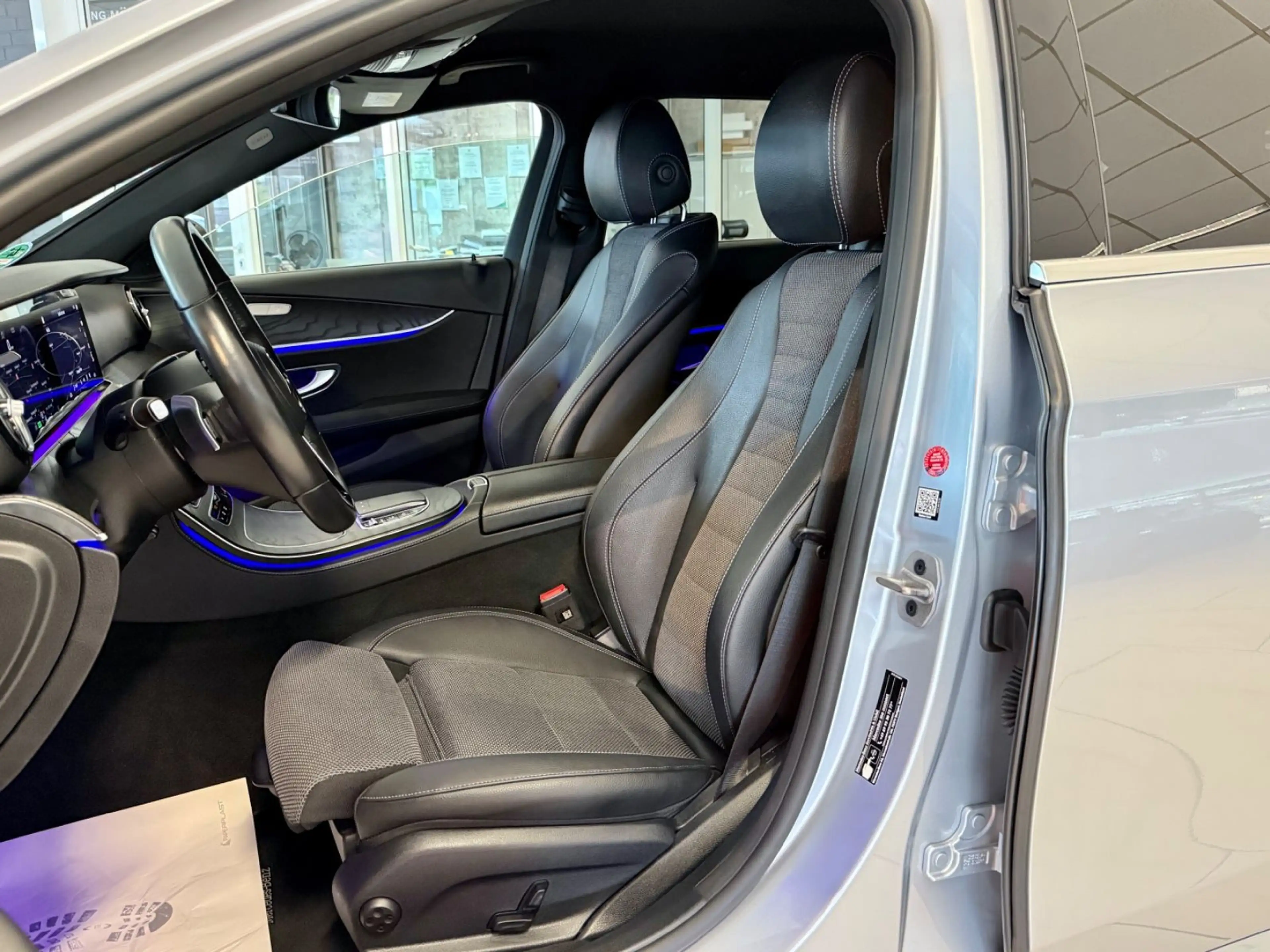 Mercedes-Benz E 220 d 4M WIDE LED VIRTUAL AMBIENTE CAM ACC SHZ — photo 14