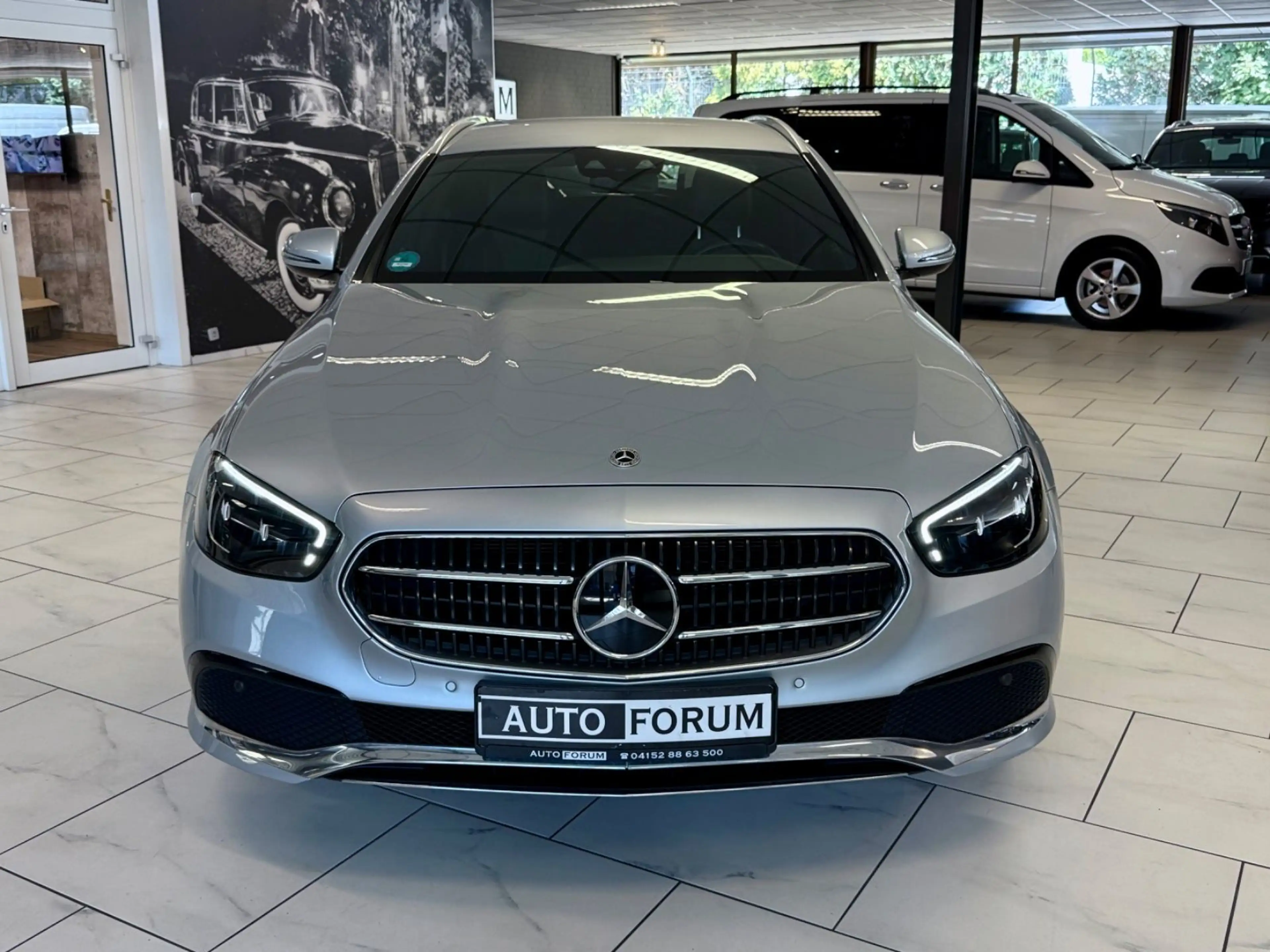 Mercedes-Benz E 220 d 4M WIDE LED VIRTUAL AMBIENTE CAM ACC SHZ — photo 3