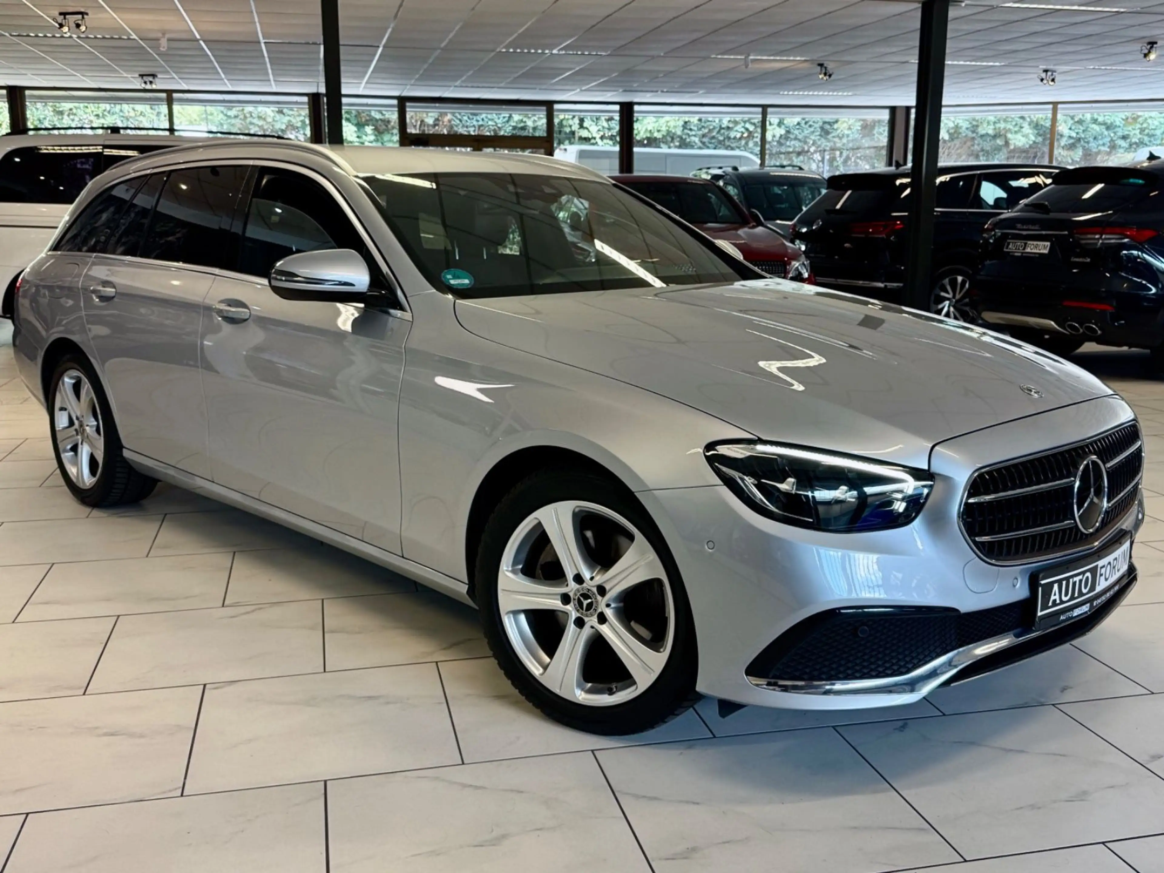 Mercedes-Benz E 220 d 4M WIDE LED VIRTUAL AMBIENTE CAM ACC SHZ — photo 2
