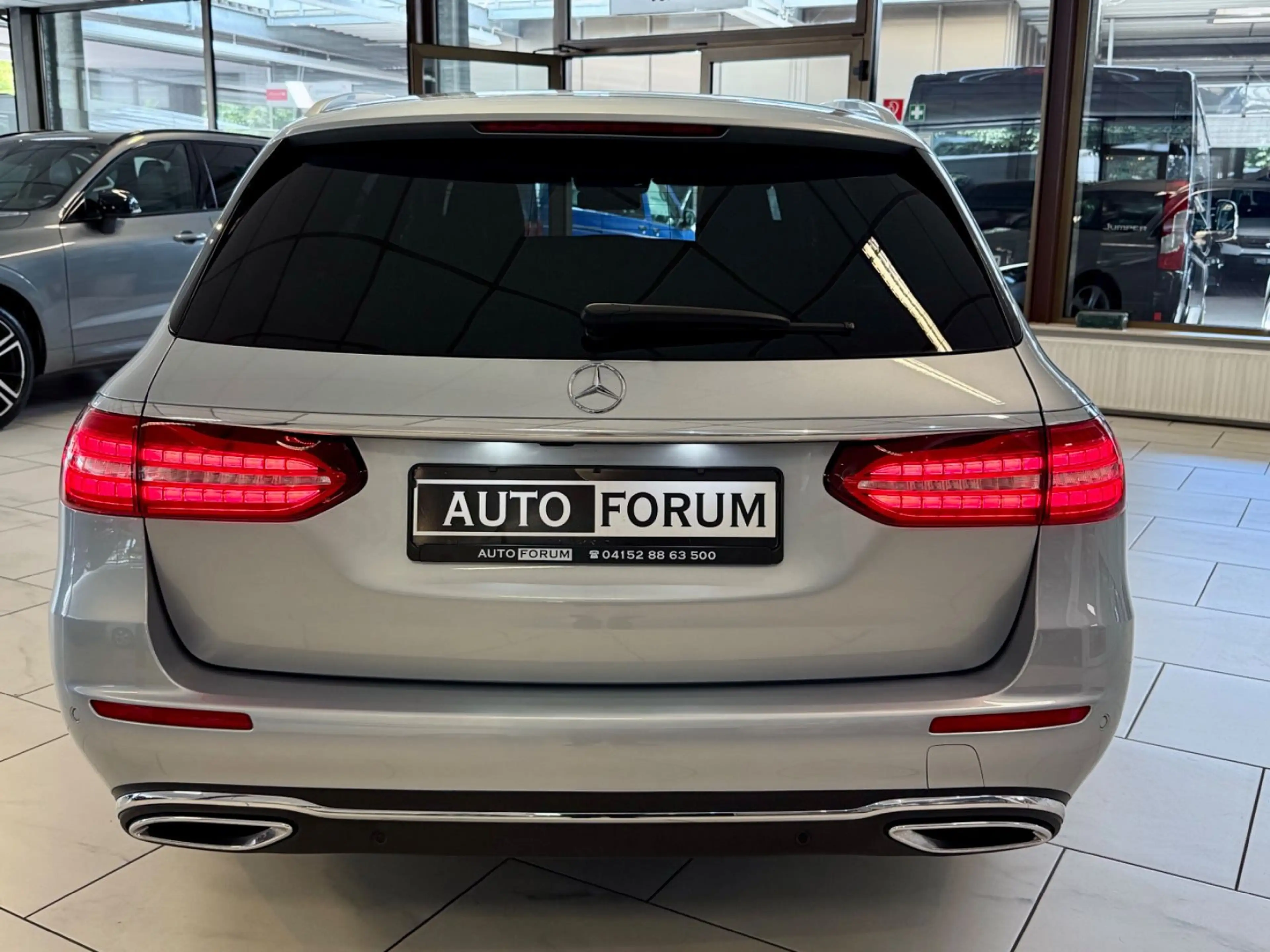 Mercedes-Benz E 220 d 4M WIDE LED VIRTUAL AMBIENTE CAM ACC SHZ — photo 8