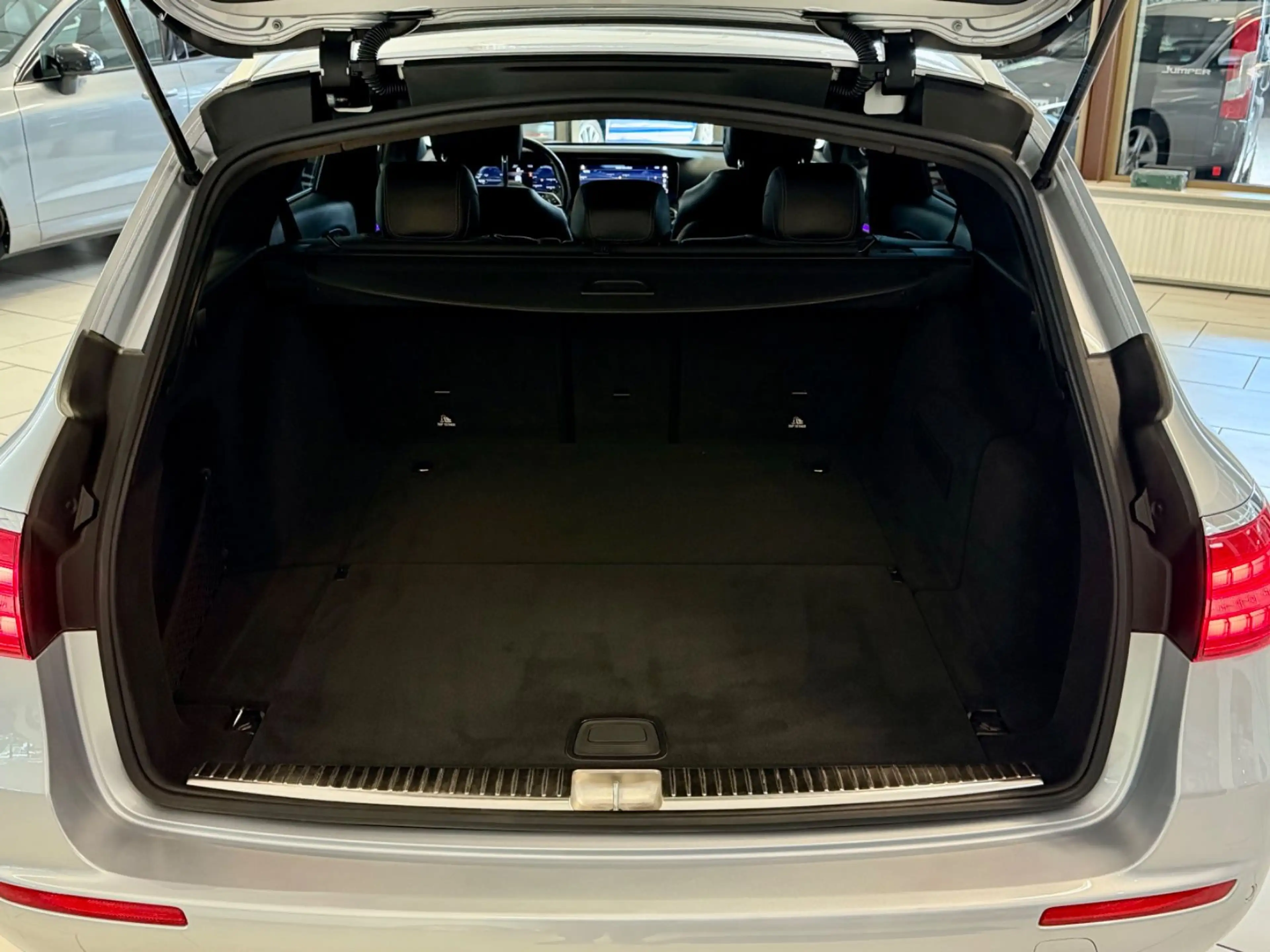 Mercedes-Benz E 220 d 4M WIDE LED VIRTUAL AMBIENTE CAM ACC SHZ — photo 11