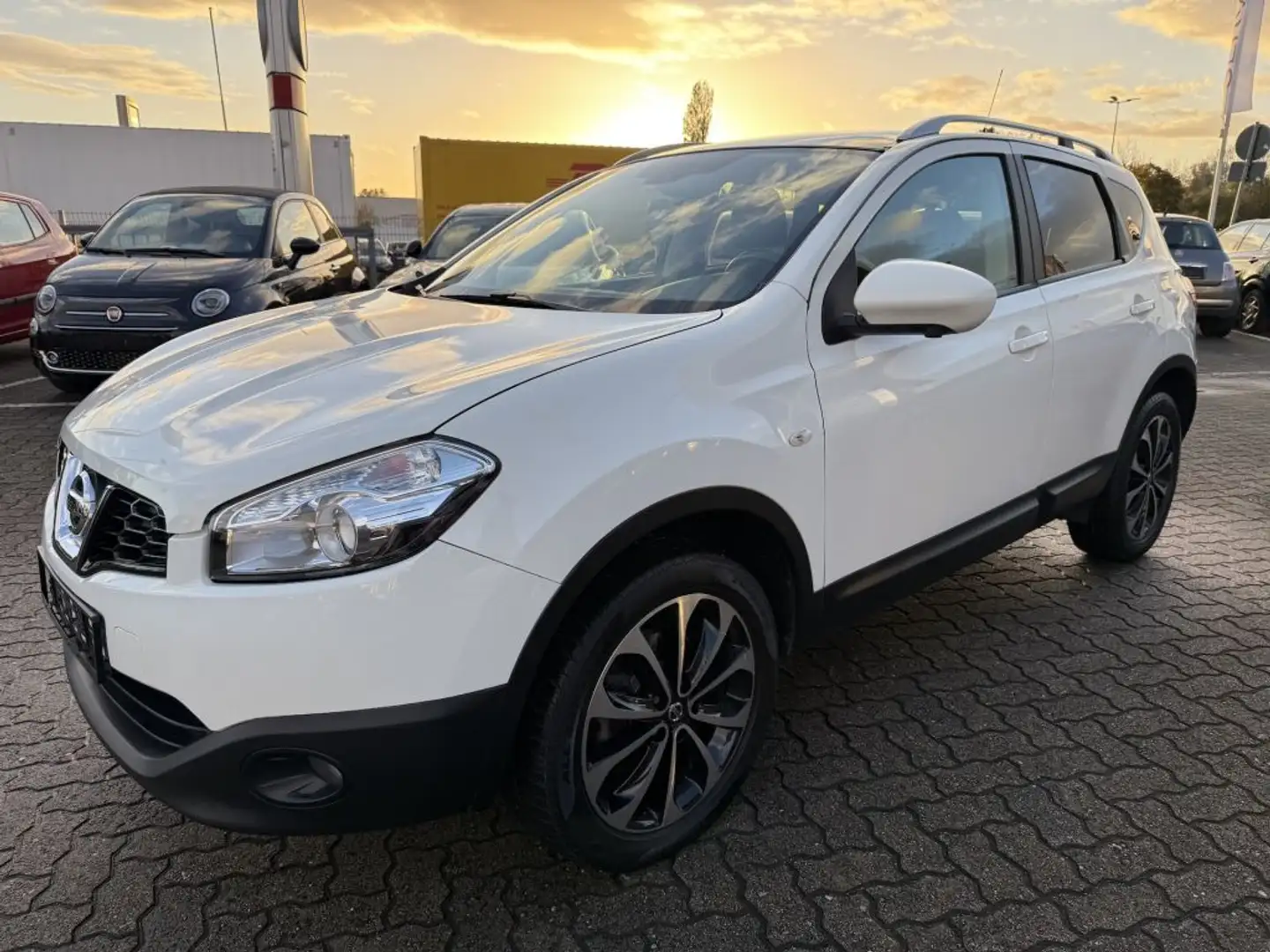 Nissan Qashqai 2.0 I-Way Weiß - 1