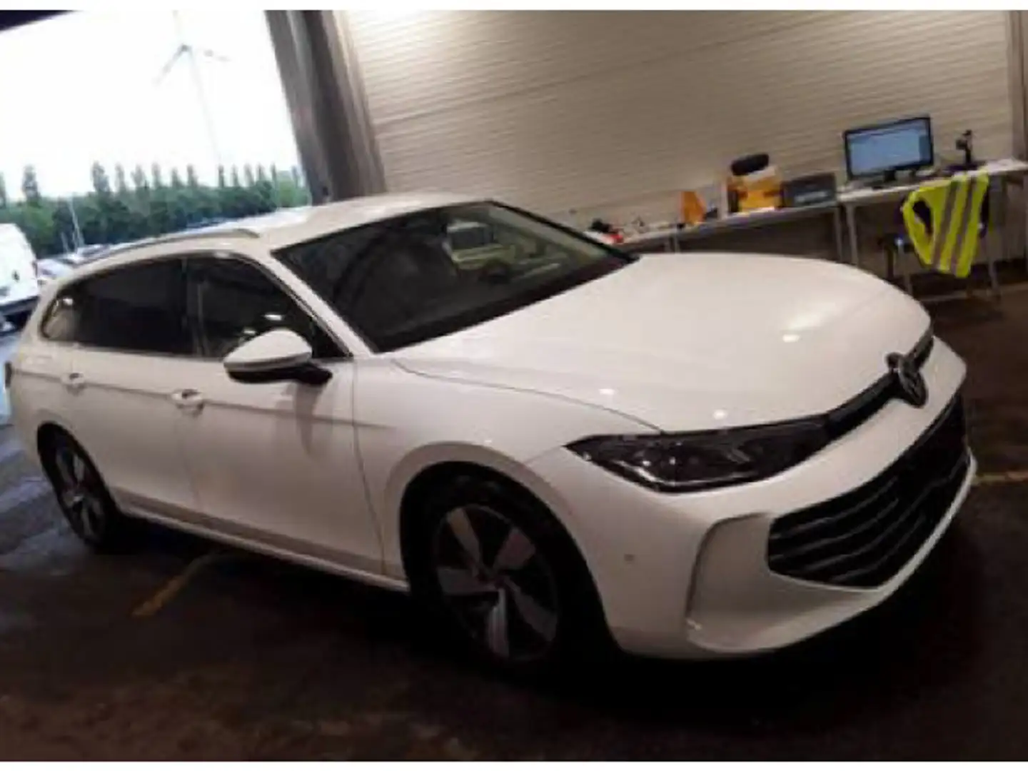 Volkswagen Passat Variant 2.0 TDI DSG Elegance Navi IQ.Ligh Weiß - 2