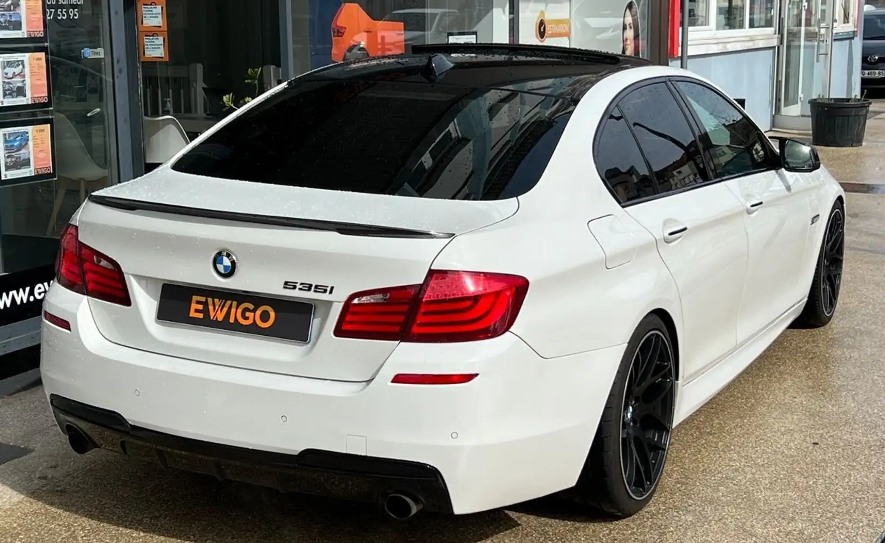 BMW 535 serie f10 535i 3.0 306ch m-sport bva8 to-night vision-caméra 360-acc-hayon-attelage élec-sièges cuir Blanco - 2