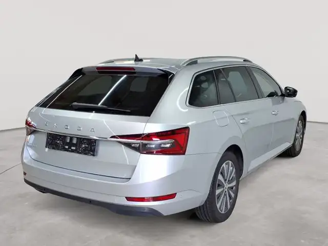 Skoda Superb view 4