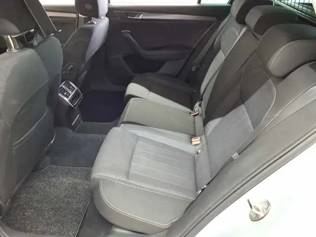 Skoda Superb view 13