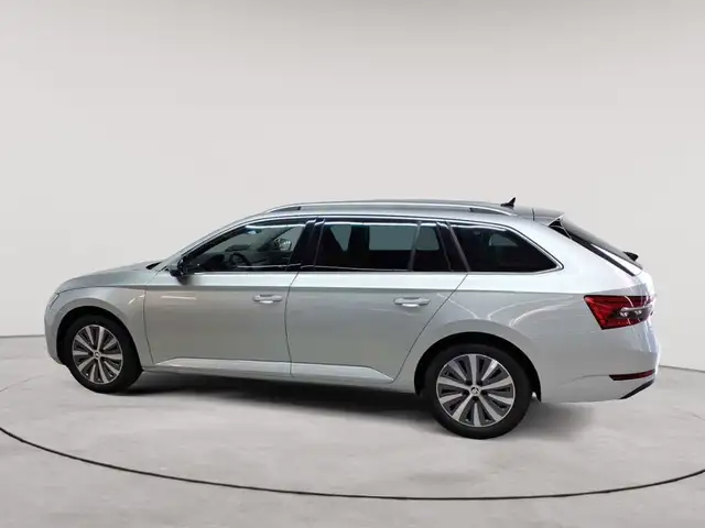 Skoda Superb view 6