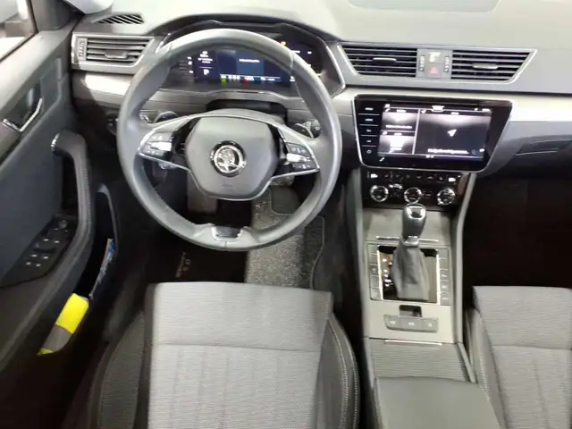 Skoda Superb view 10