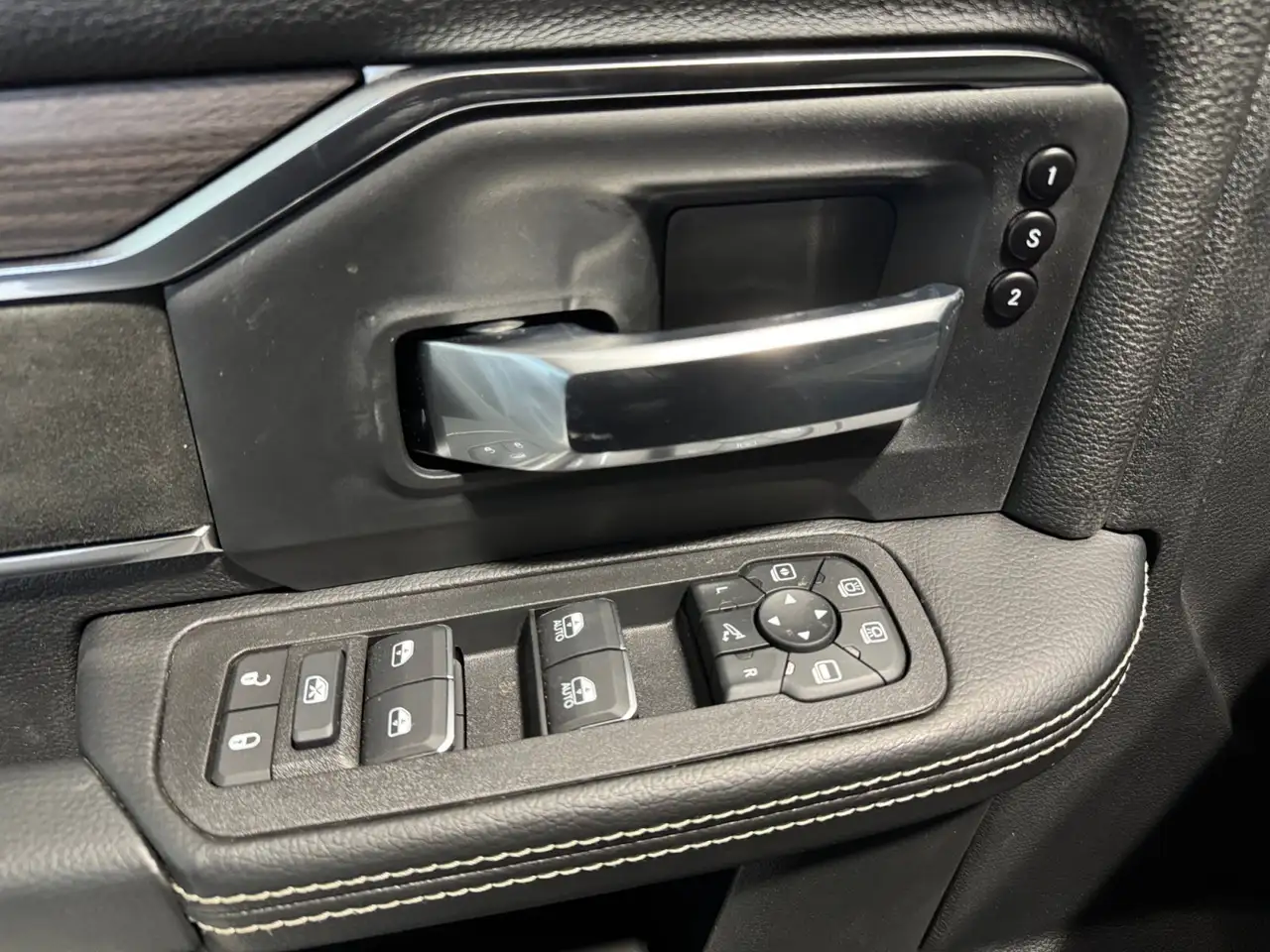 RAM 3500 снимка RAM 3500