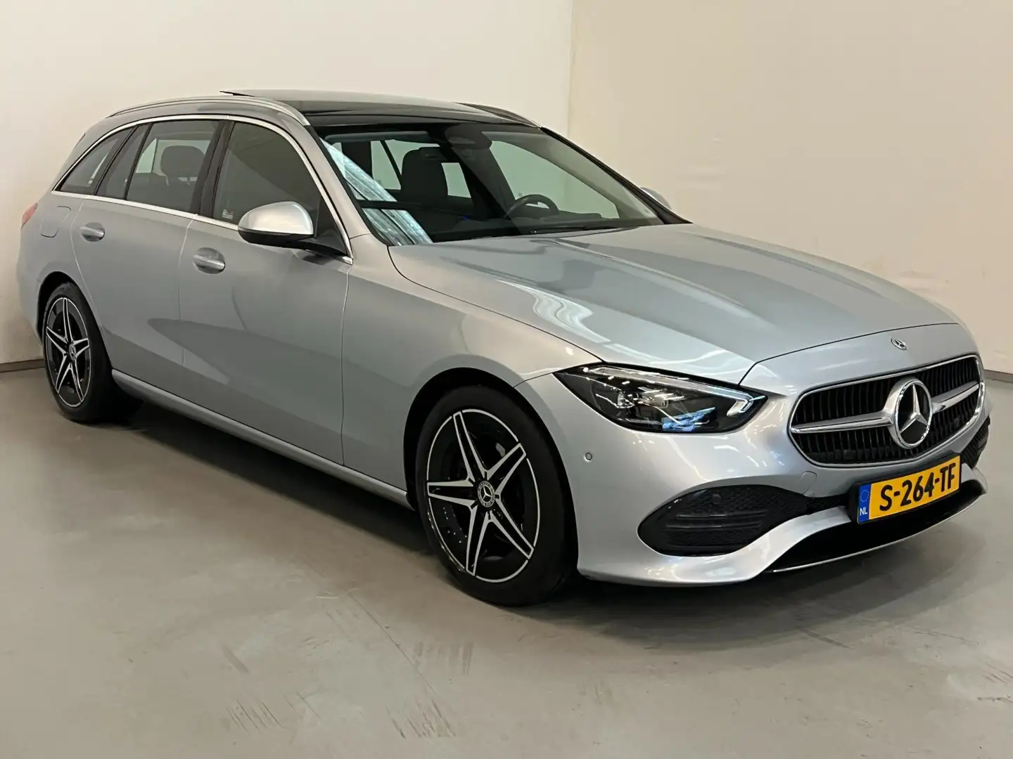 Mercedes-Benz C 220 Estate 220d / Pano / BTW / 18" AMG / Trekhaak Grau - 2