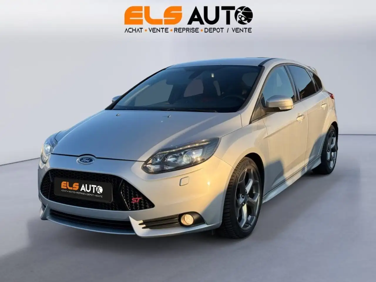 Ford Focus ST 2.0i 250ch 2.Main