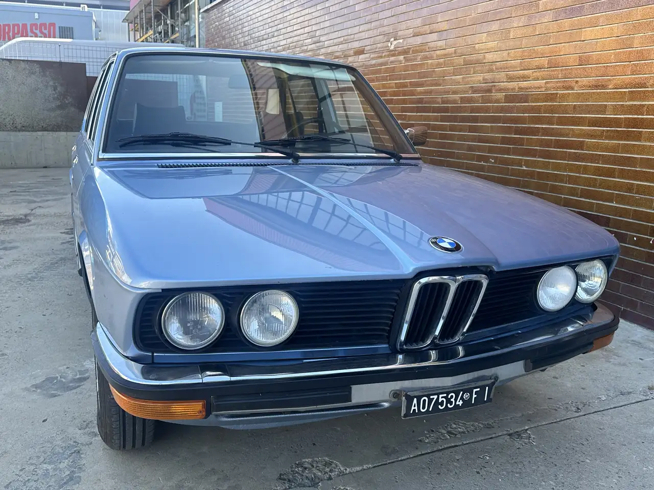 BMW 518 E12, foto 2