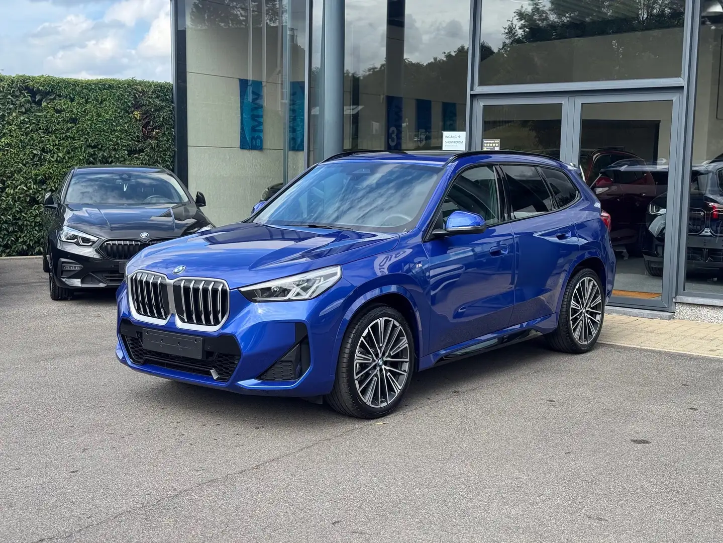 BMW X1 sDrive18i M Sport / PANODAK / TREKHAAK / DODE HOEK Bleu - 2