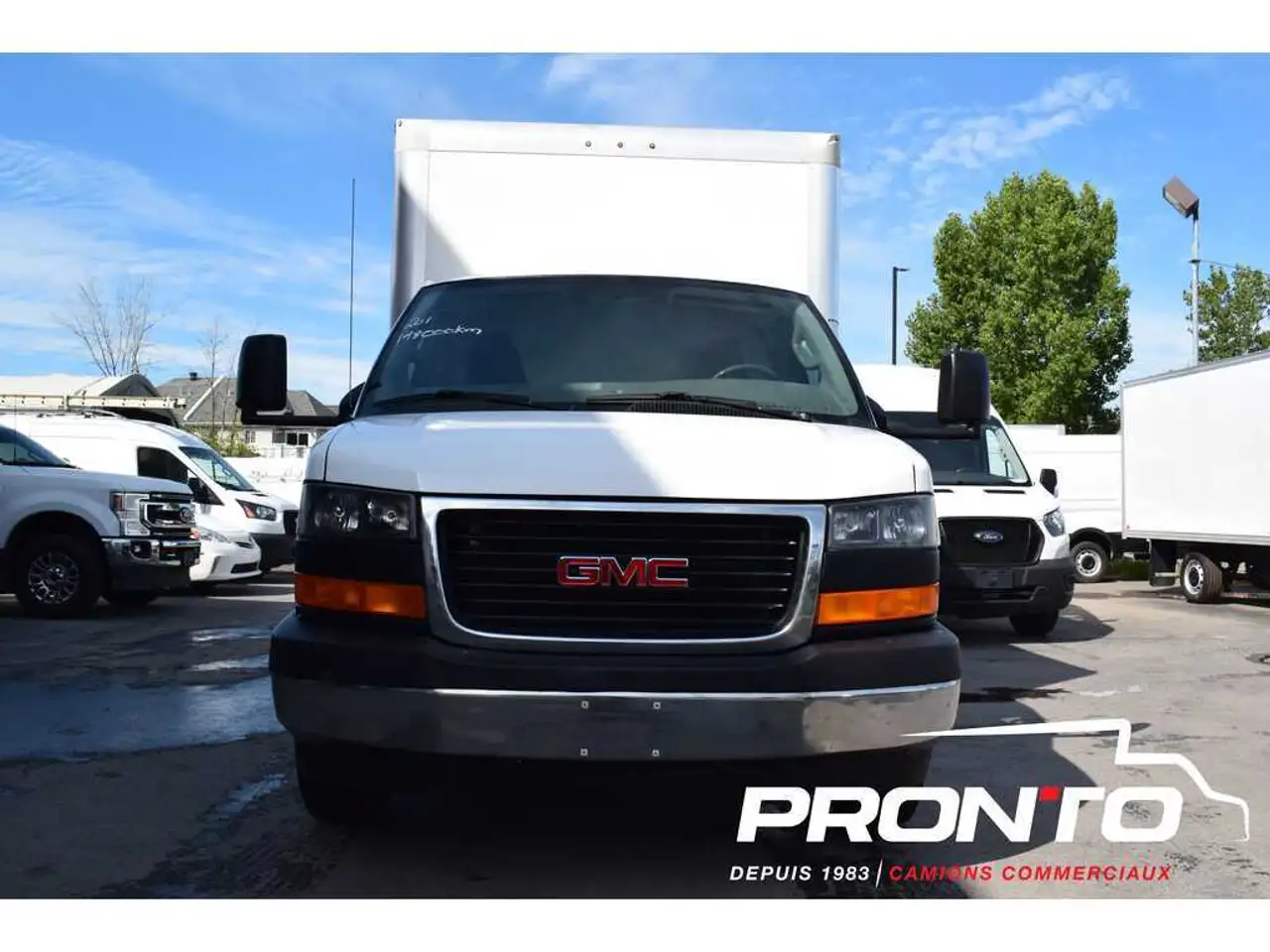 GMC Savana снимка GMC Savana