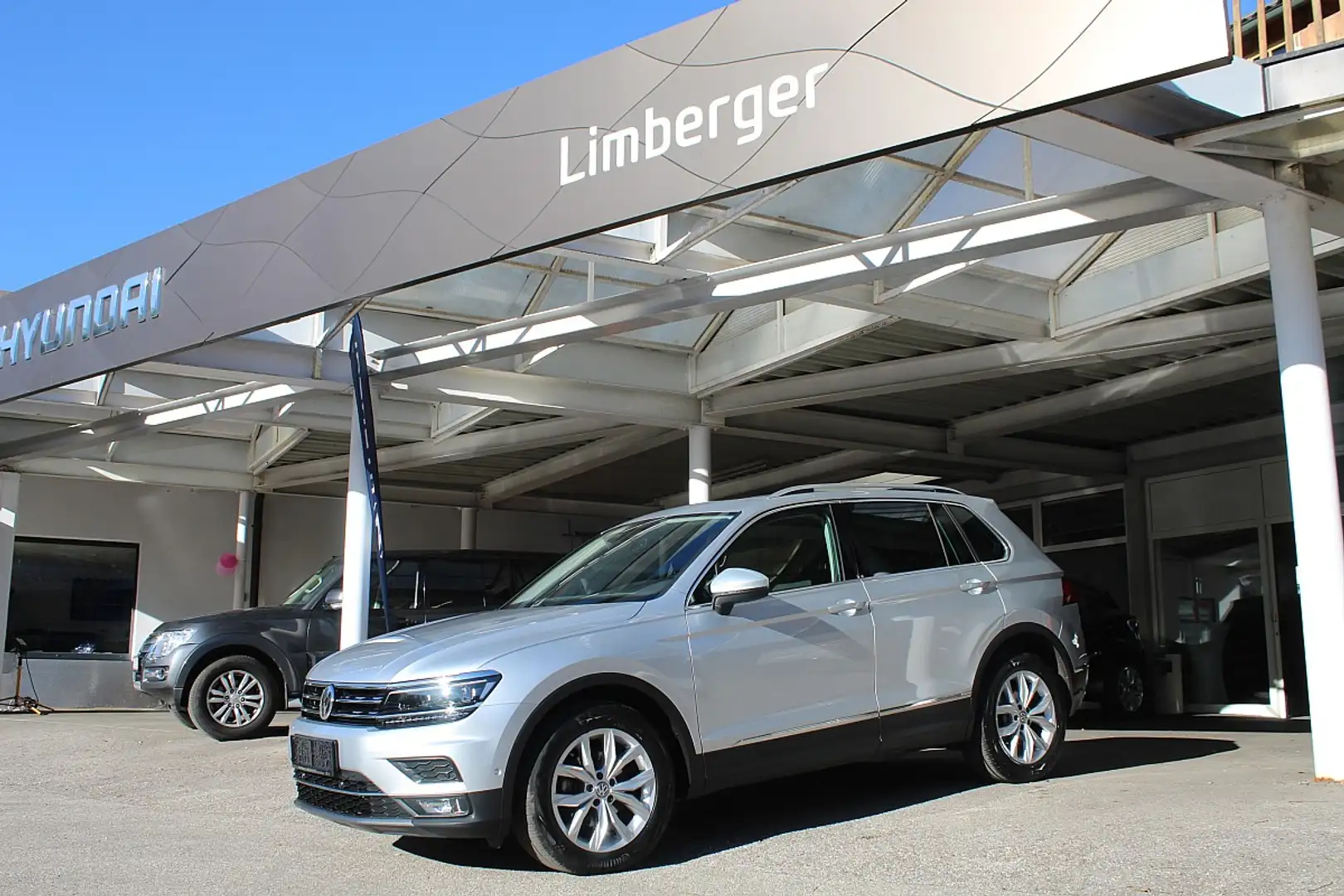 Volkswagen Tiguan 2,0 TDI SCR 4Motion Highline DSG Silber - 1