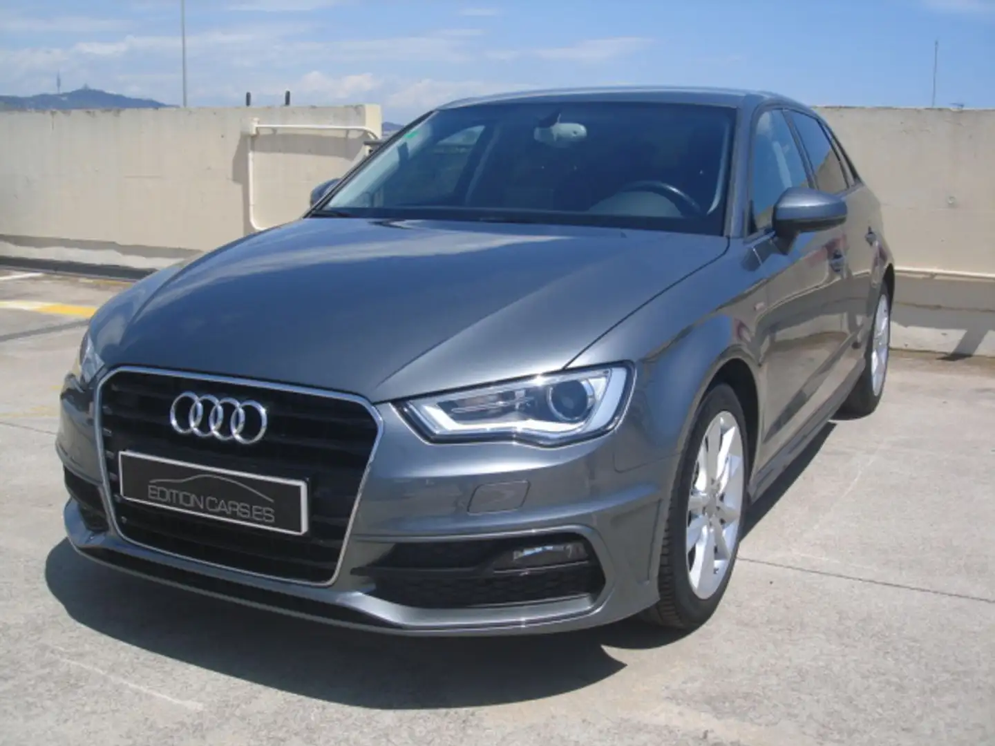 Audi A3 Sportback 1.6TDI CD S line edition Gris - 1