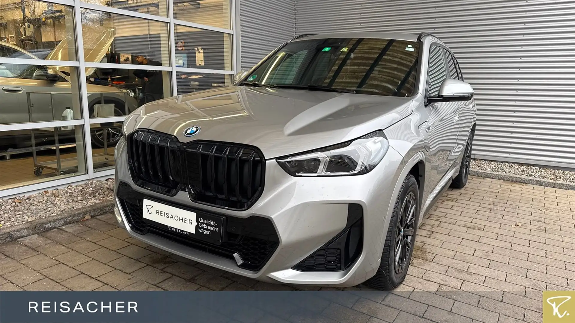 BMW X1 xDrive30e M-Sport Navi HUD ACC 360° adLED AHK Silber - 1