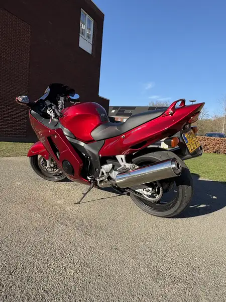 Honda CBR 1100 - foto 2