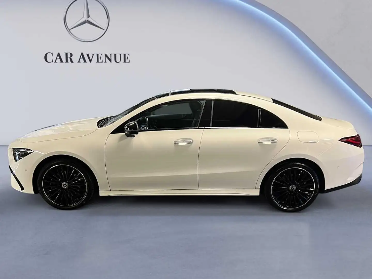 Mercedes-Benz CLA 250 e Coupé AMG Line Biały - 2