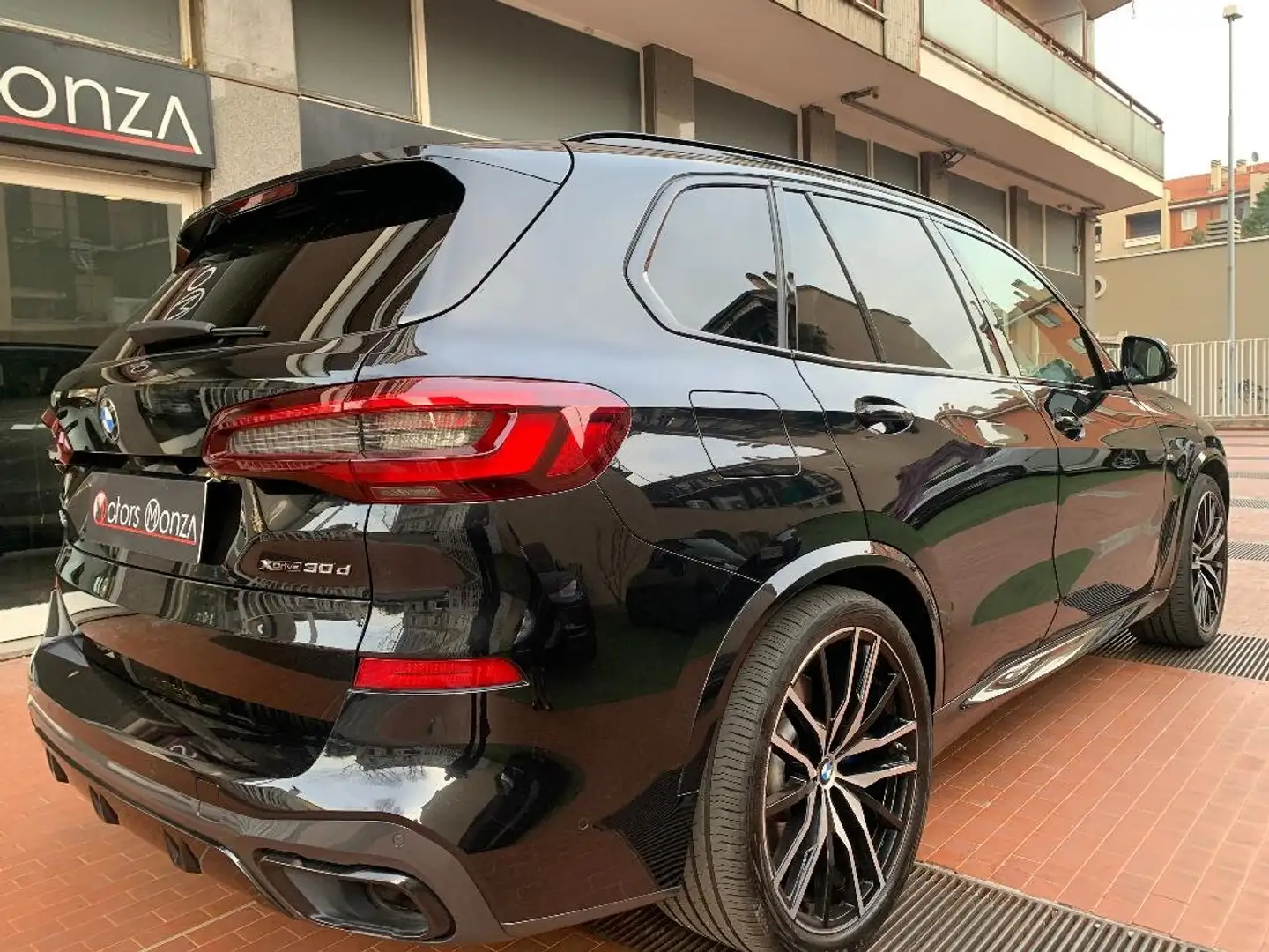 BMW X5 xdrive30d mhev 48V Msport  tetto pan cerchi da 22" Zwart - 2