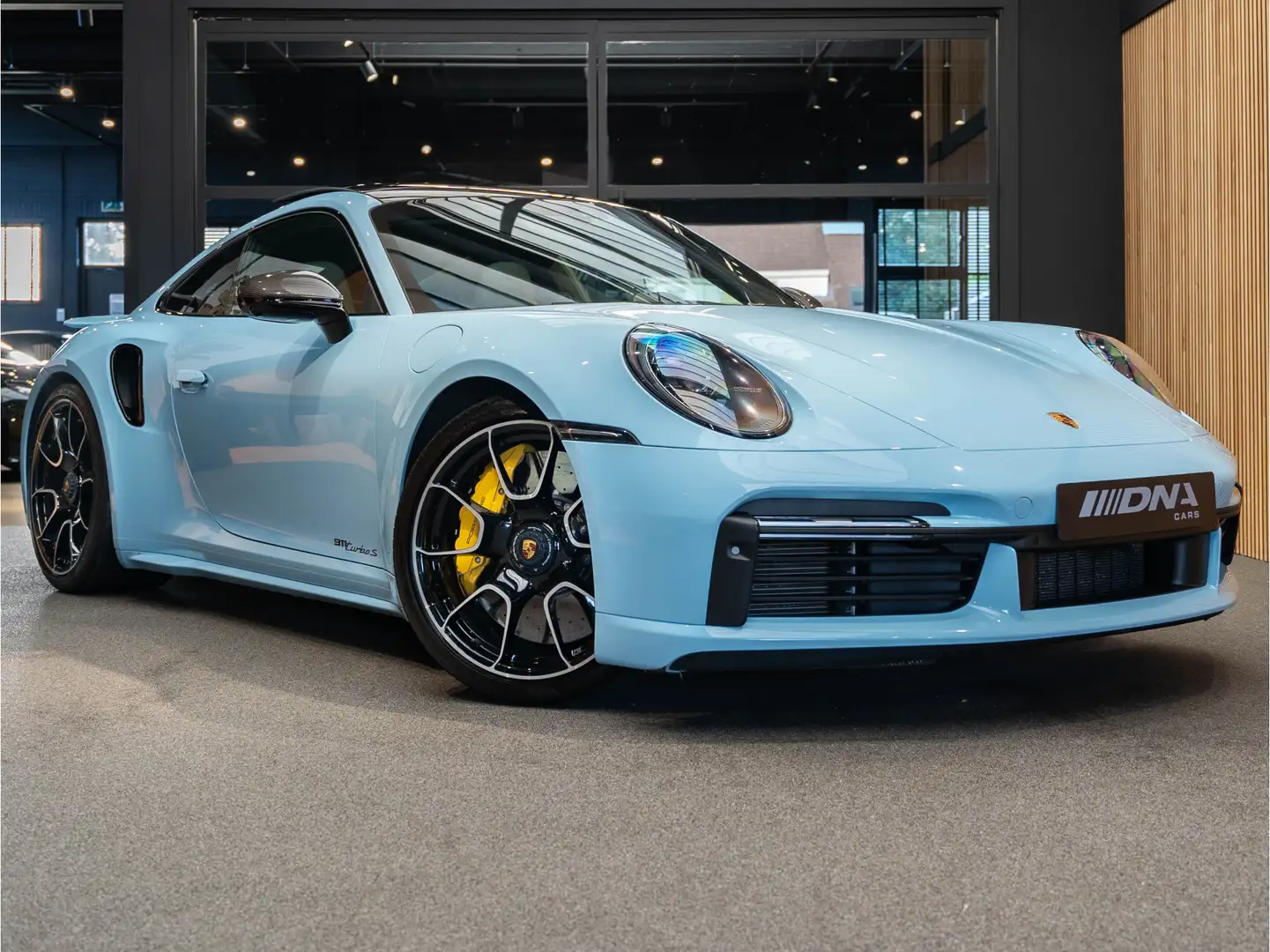 Porsche 992 992 Turbo S PTS Gulf Blue Surround Carbon 911 3.8 Blauw - 1