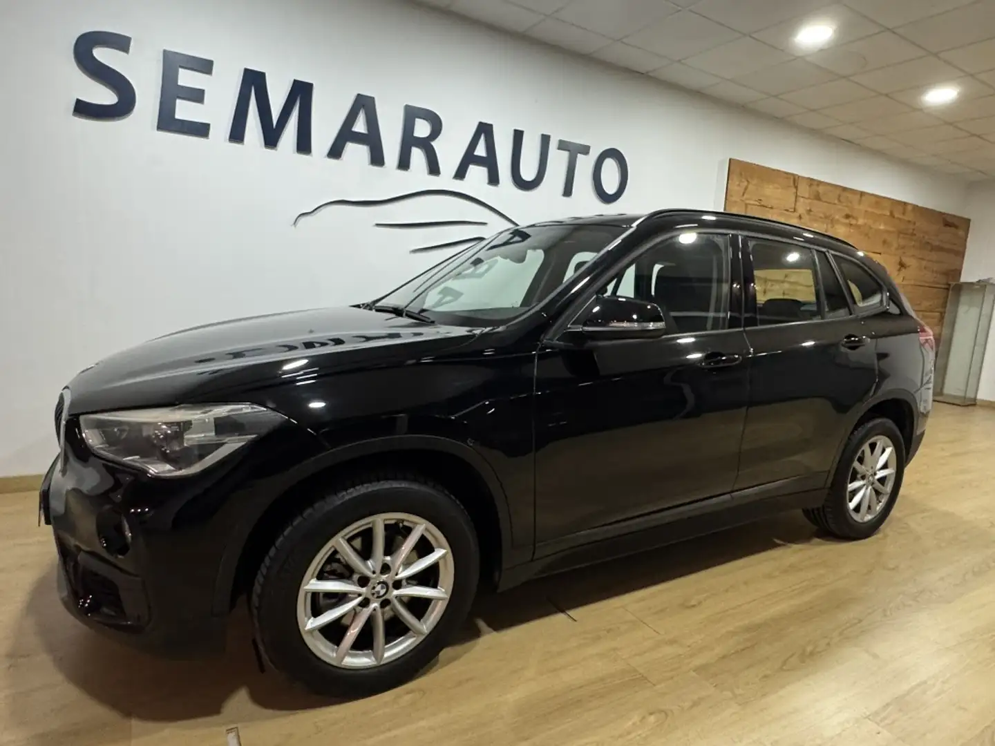 BMW X1 sDrive 18dA Negro - 1