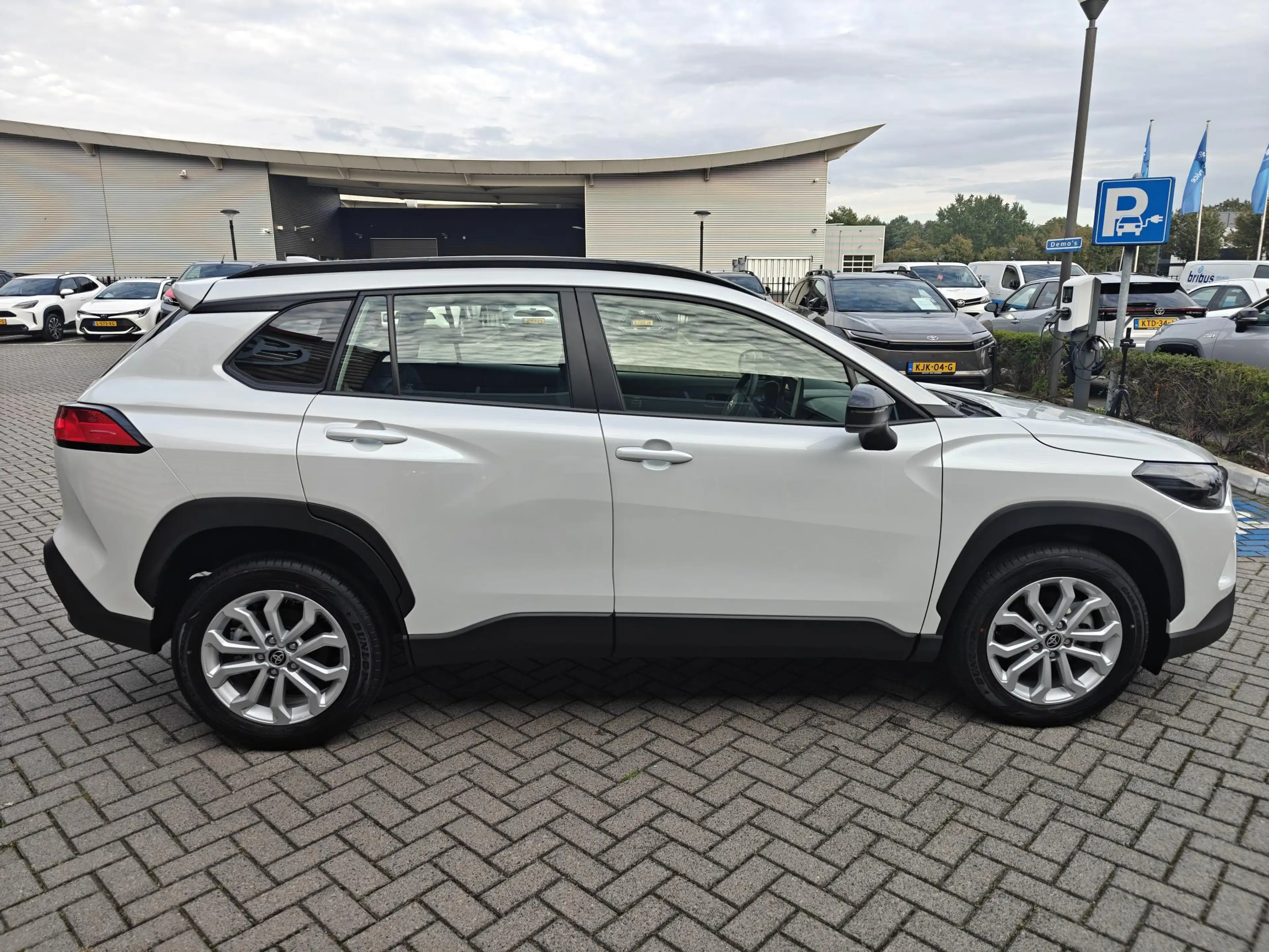 Toyota Corolla Cross Hybrid 140 NIEUW DIRECT LEVERBAAR HOGE KORTING MEE — photo 3