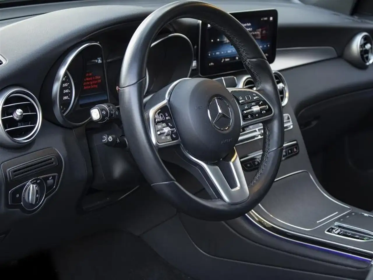 Mercedes-Benz GLC снимка Mercedes-Benz GLC