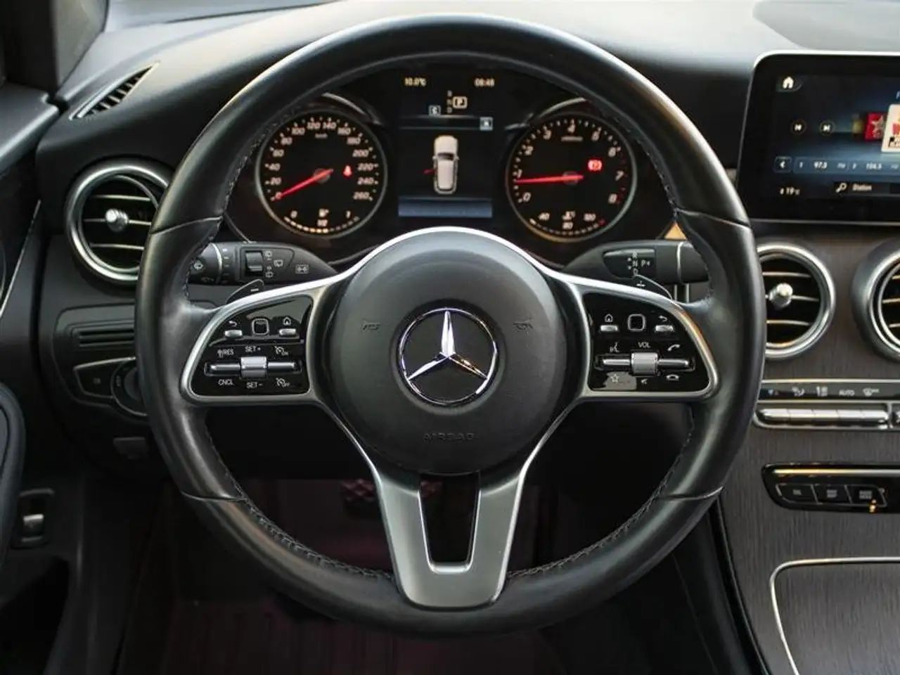 Mercedes-Benz GLC снимка Mercedes-Benz GLC