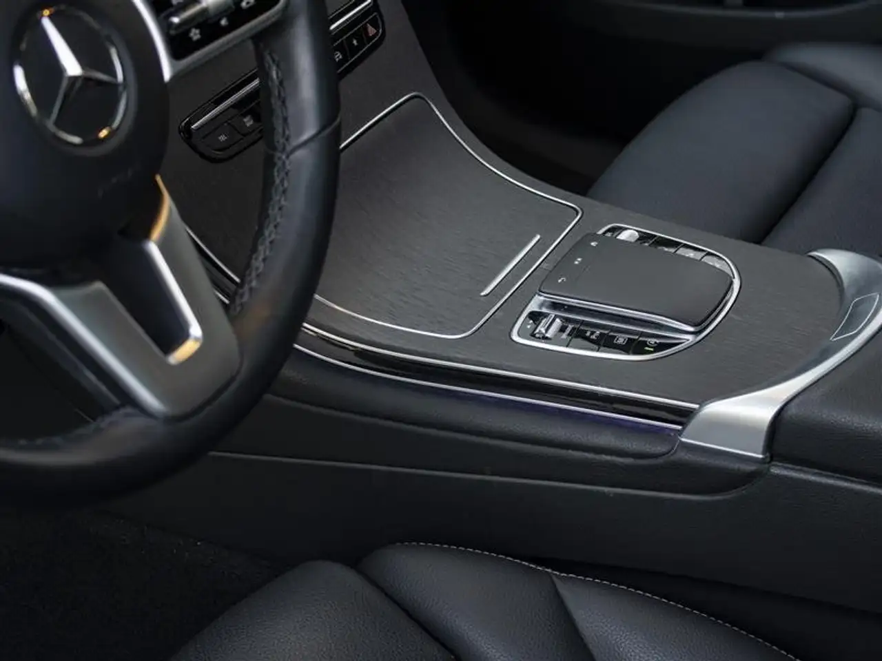 Mercedes-Benz GLC снимка Mercedes-Benz GLC
