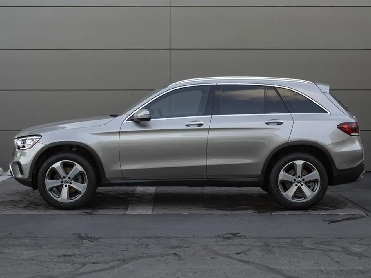Mercedes-Benz GLC снимка Mercedes-Benz GLC
