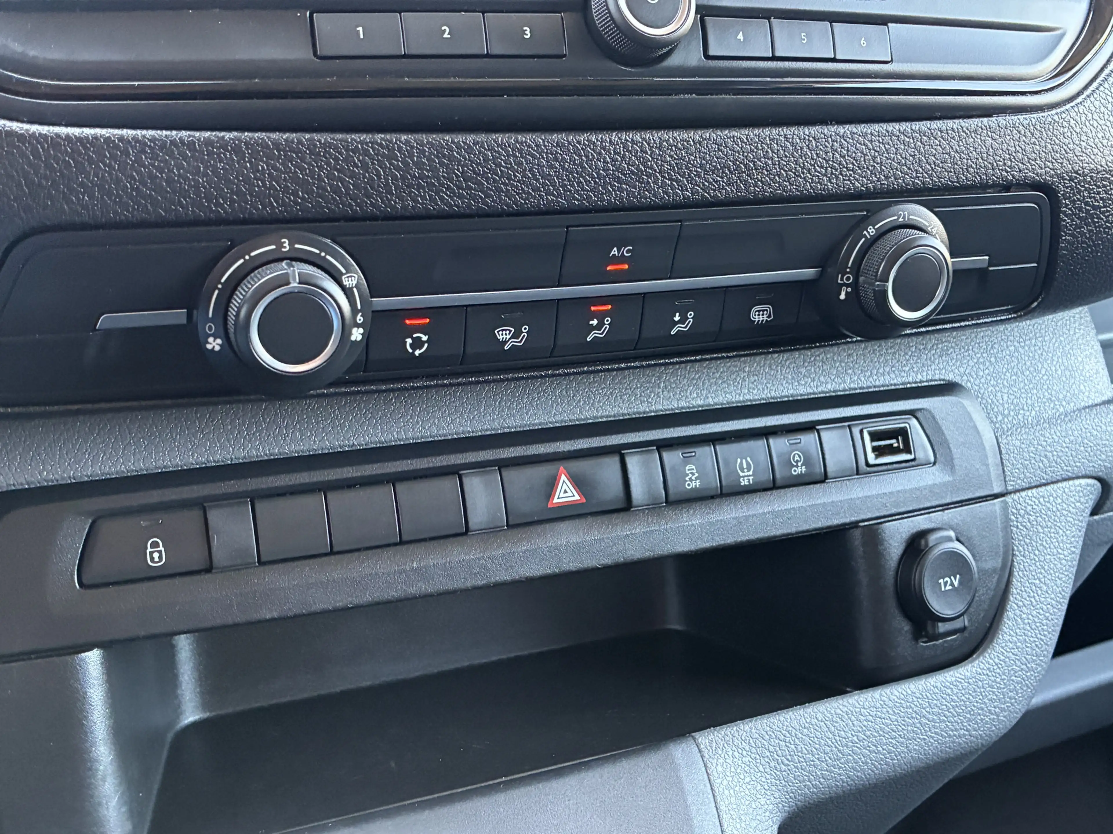 Peugeot Expert 2.0 BlueHDI 145 DC LM velgen Automaat Sensoren — photo 18