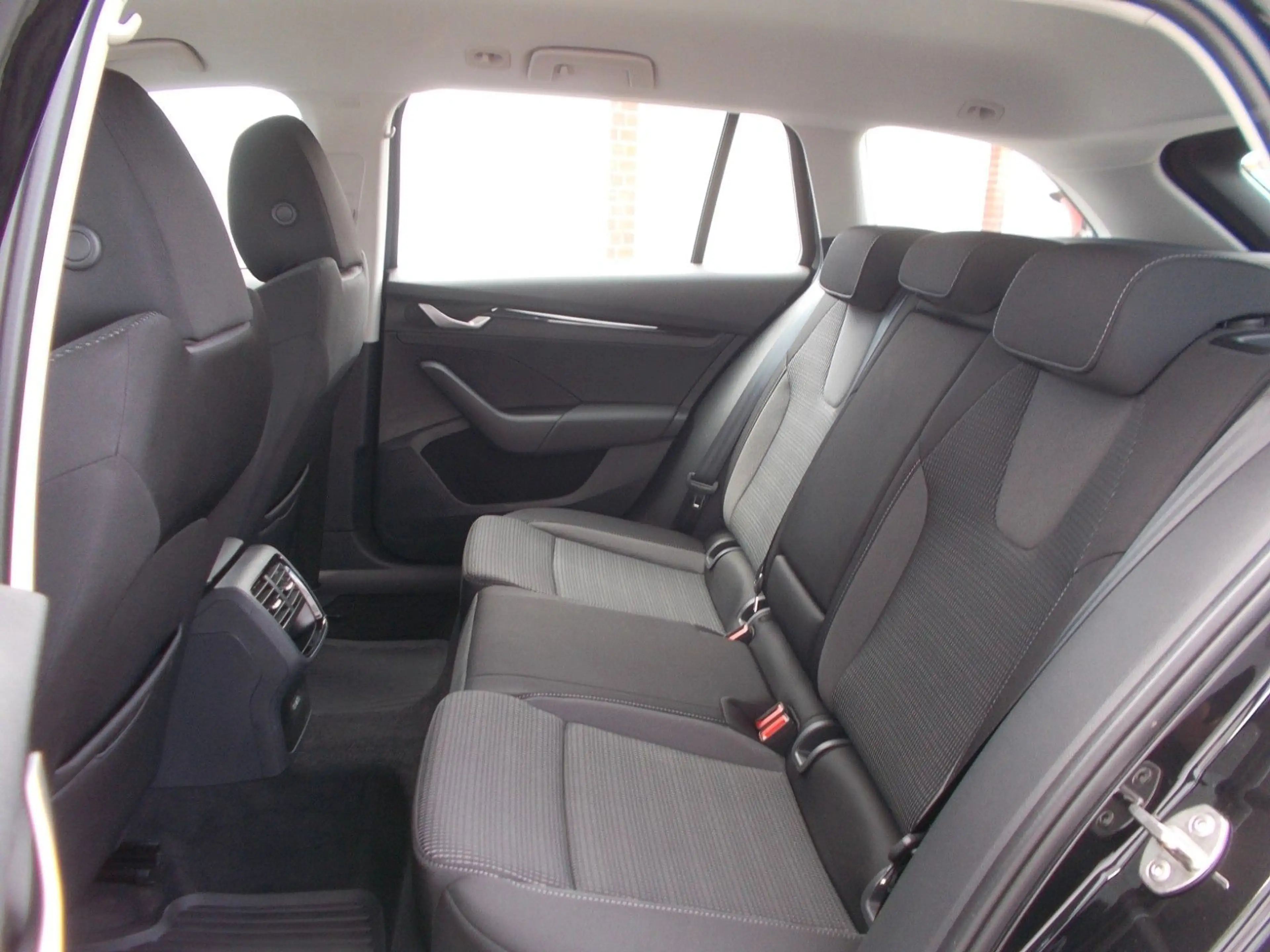 Skoda Octavia Combi Selection  * LED * AHK * DAB * DSG — photo 11