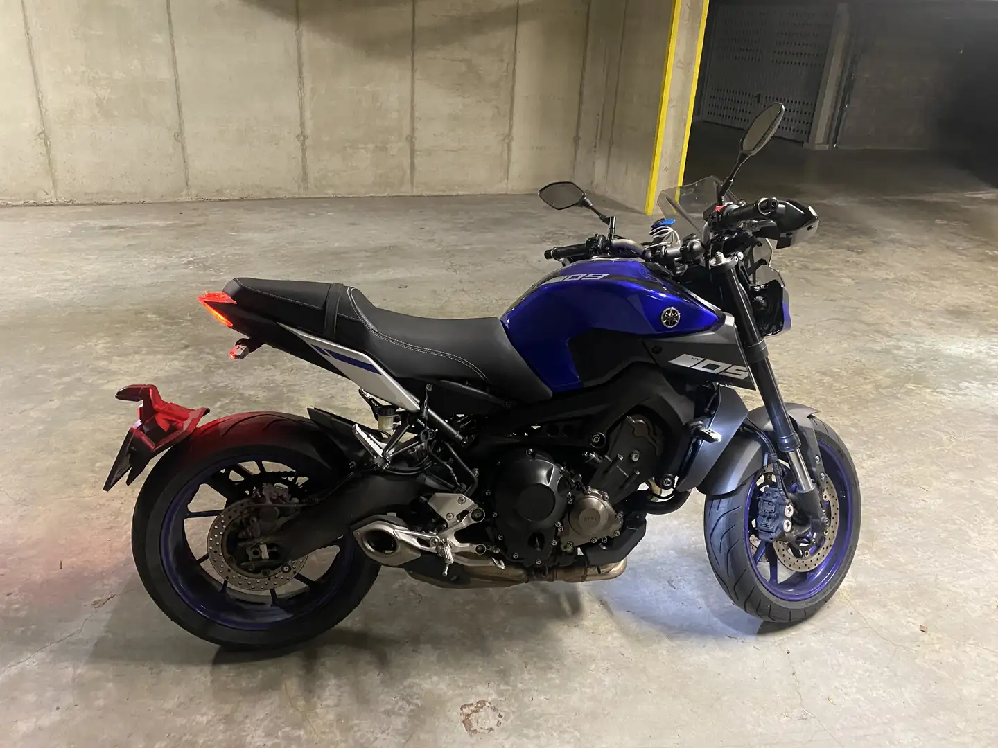 Yamaha MT-09 Zwart - 1