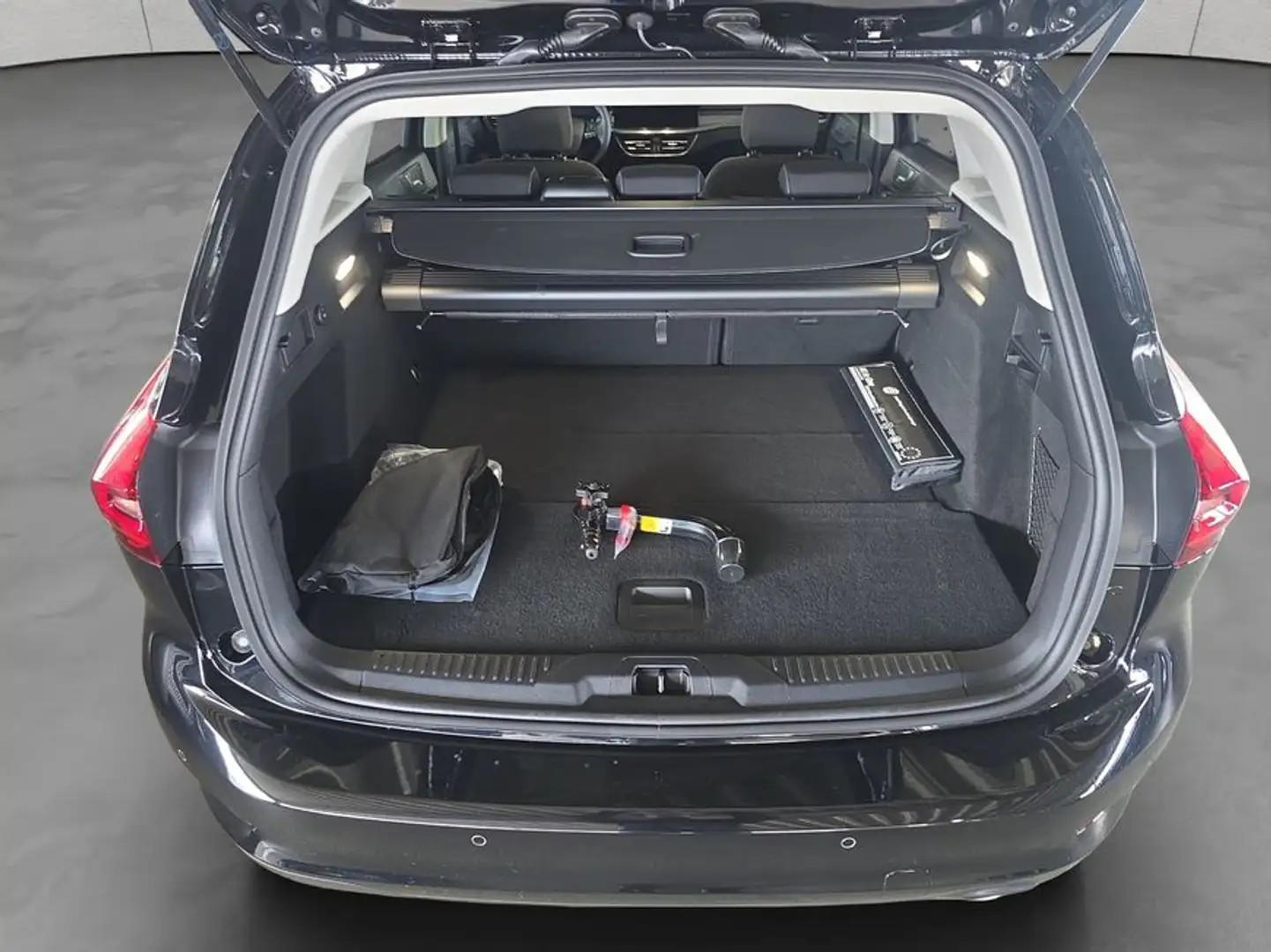 Ford Focus Turnier 1.5 EcoBlue Aut. TITANIUM EDITION Schwarz - 2